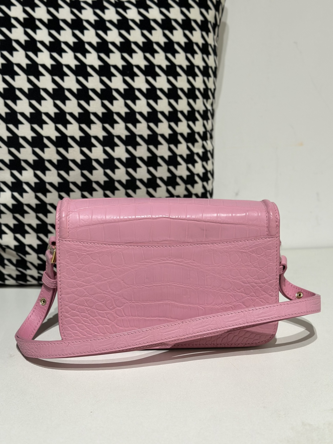 Crocodile Leather Women's Belly Cut Sakura Pink Gold Hardware Metal Hardware Shoulder Bag WCB234 photo 3