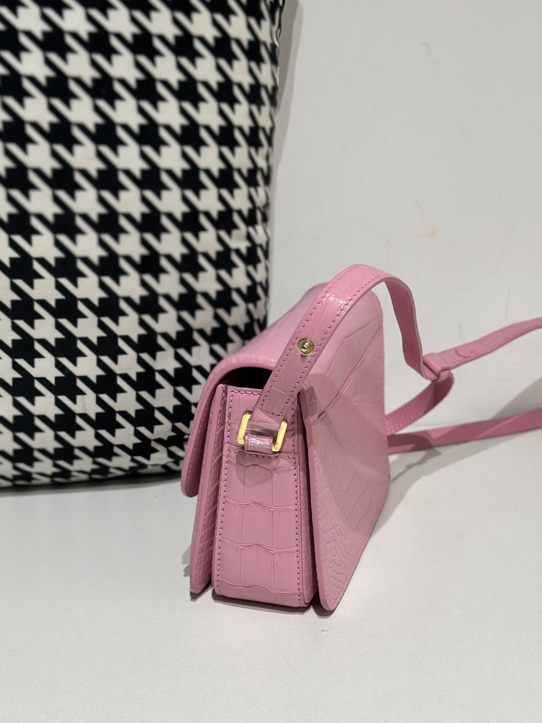 Crocodile Leather Women's Belly Cut Sakura Pink Gold Hardware Metal Hardware Shoulder Bag WCB234 photo 4