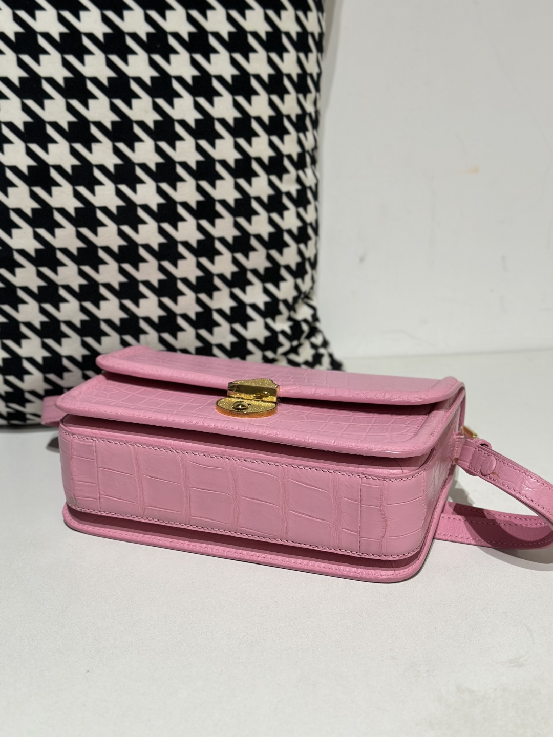 Crocodile Leather Women's Belly Cut Sakura Pink Gold Hardware Metal Hardware Shoulder Bag WCB234 photo 6