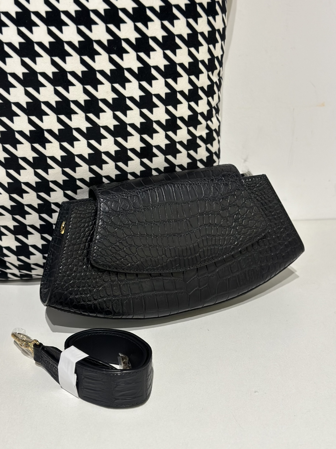 Crocodile Leather Women's Belly Cut Black Matte Gold Hardware Metal Hardware Clutch Bag WCB236