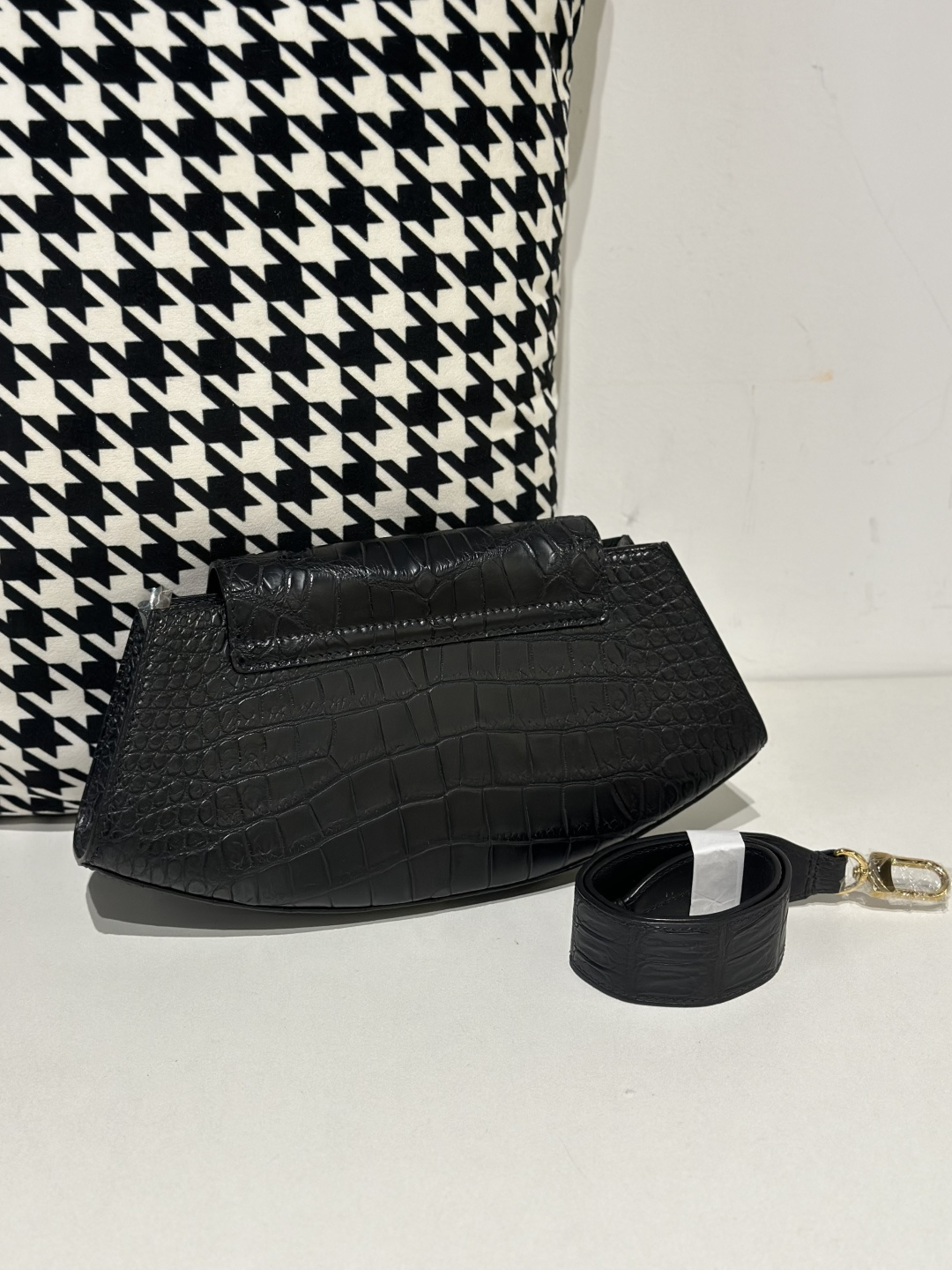 Crocodile Leather Women's Belly Cut Black Matte Gold Hardware Metal Hardware Clutch Bag WCB236 photo 3