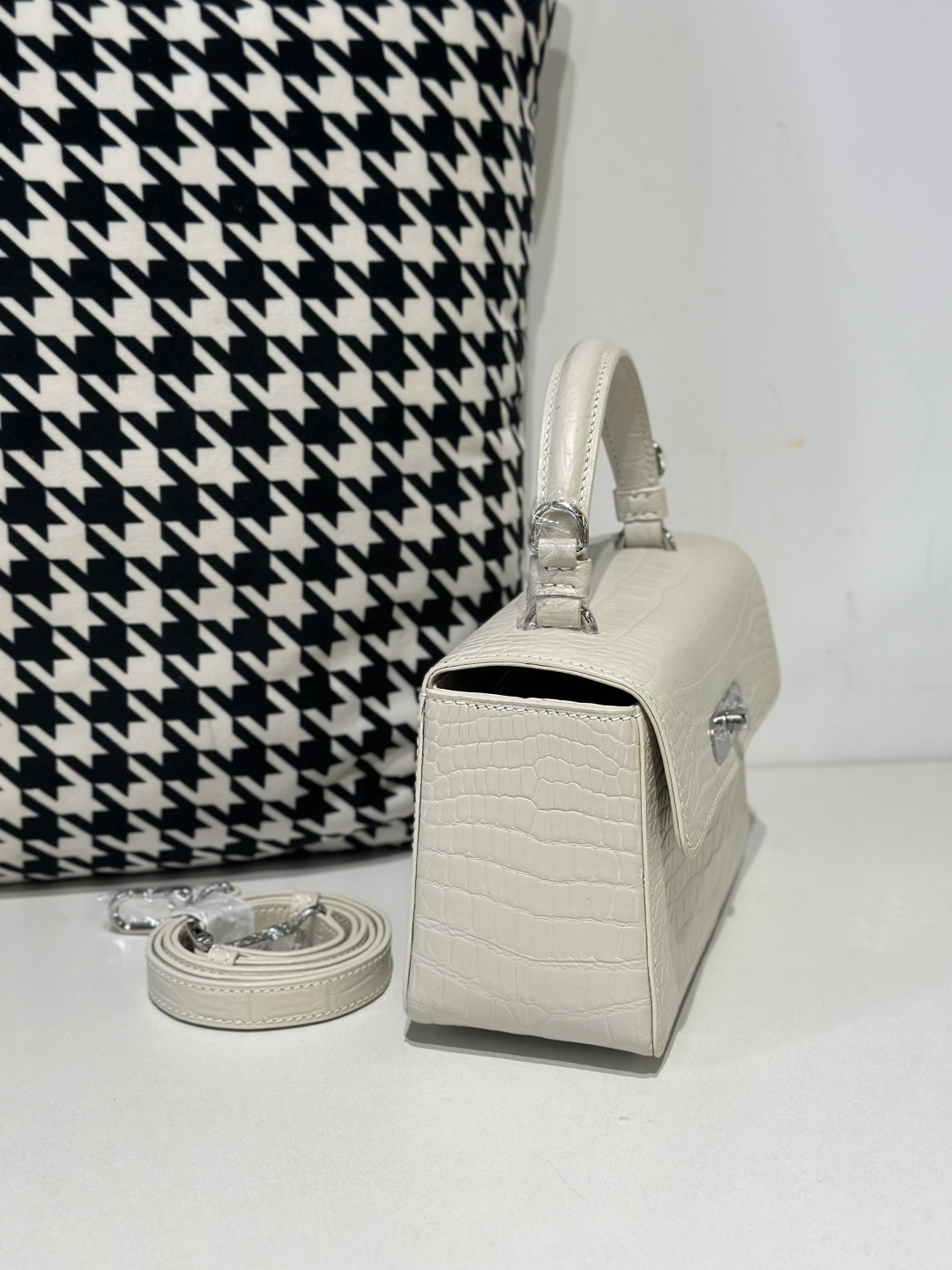 Crocodile Leather Women's Belly Cut Glacier White Matte Metal Hardware Shoulder Bag WCB238 photo 5