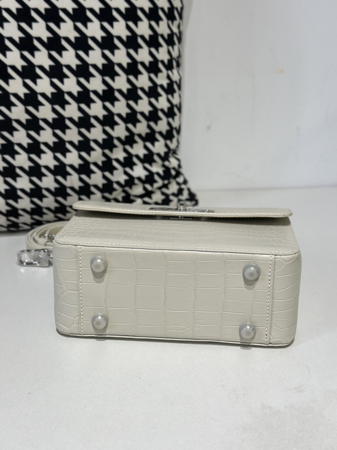 Crocodile Leather Women's Belly Cut Glacier White Matte Metal Hardware Shoulder Bag WCB238 photo 6