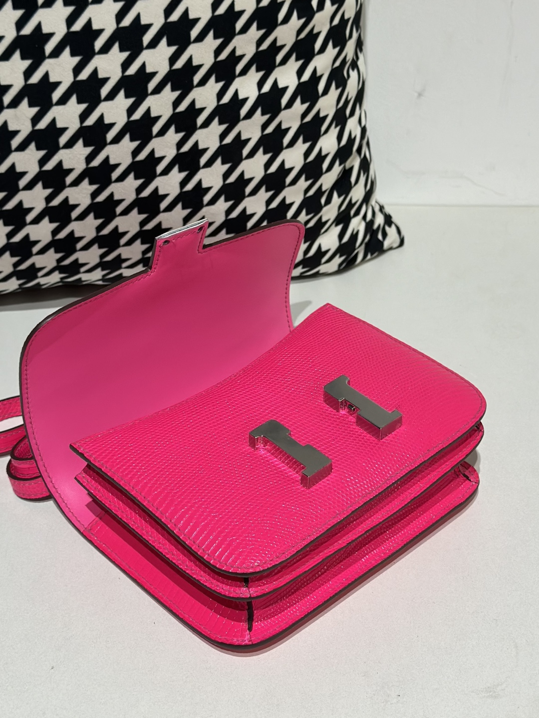 Lizard Leather Neon Pink 18cm Silver Hardware Flap Shoulder Bag WLB033 photo 2