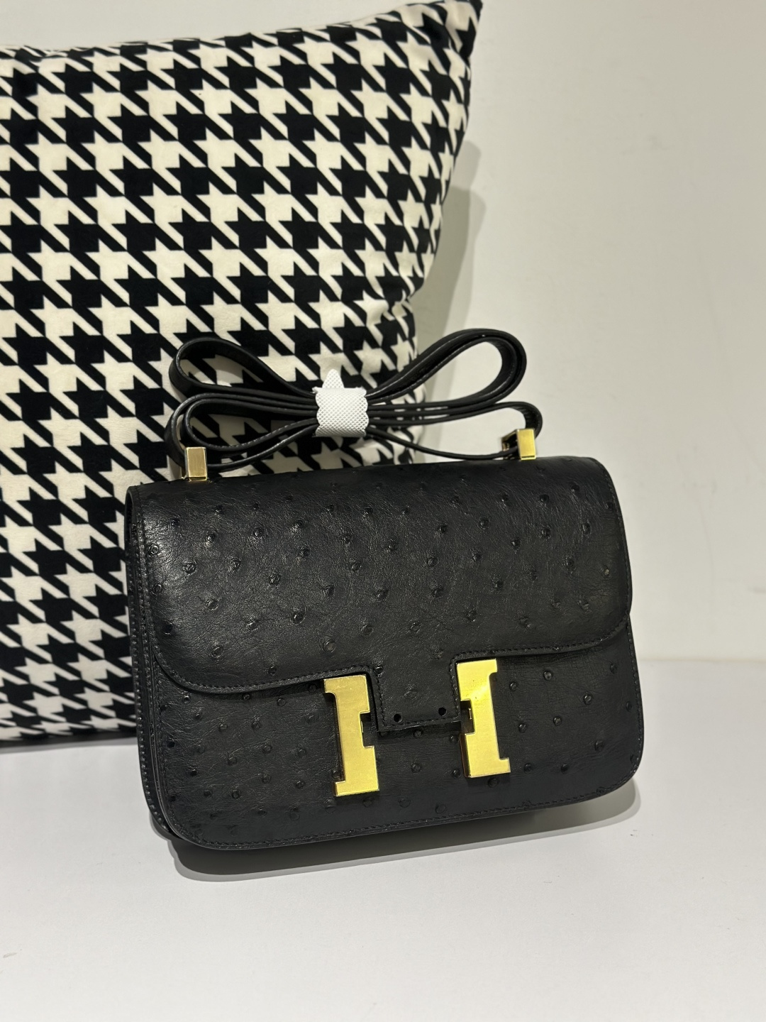 Ostrich Leather Black 23cm Gold Hardware Flap Shoulder Bag WOB004