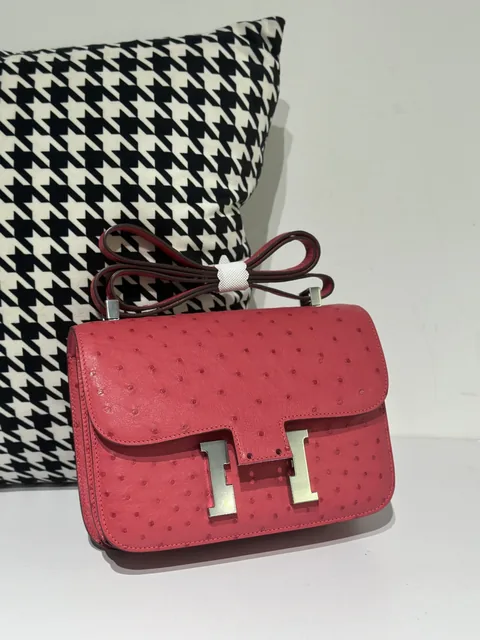 Ostrich Leather Candy Pink 23cm Silver Hardware Flap Shoulder Bag WOB005