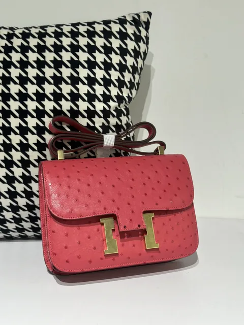 Ostrich Leather Candy Pink 23cm Gold Hardware Flap Shoulder Bag WOB006