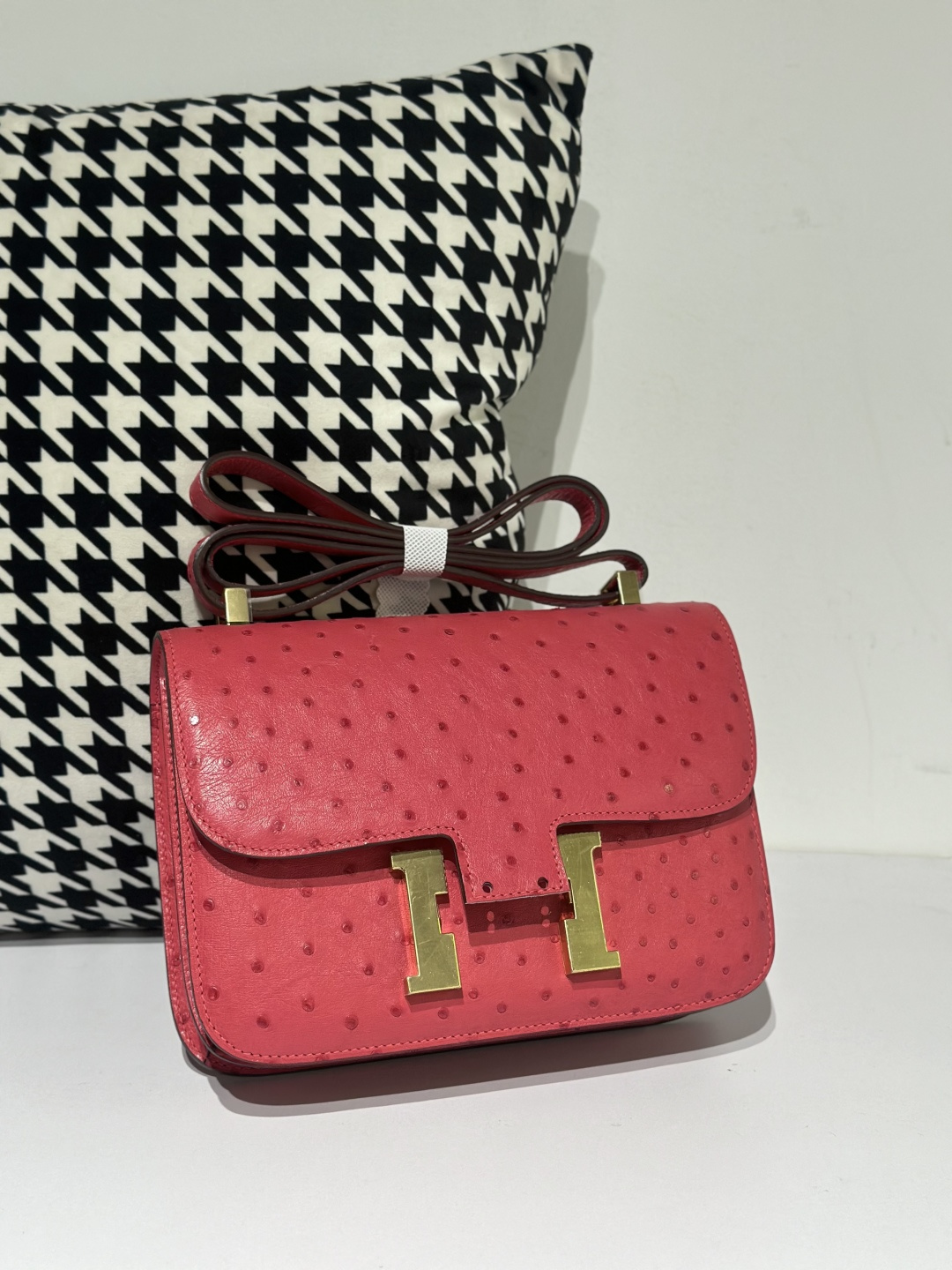 Ostrich Leather Candy Pink 23cm Gold Hardware Flap Shoulder Bag WOB006