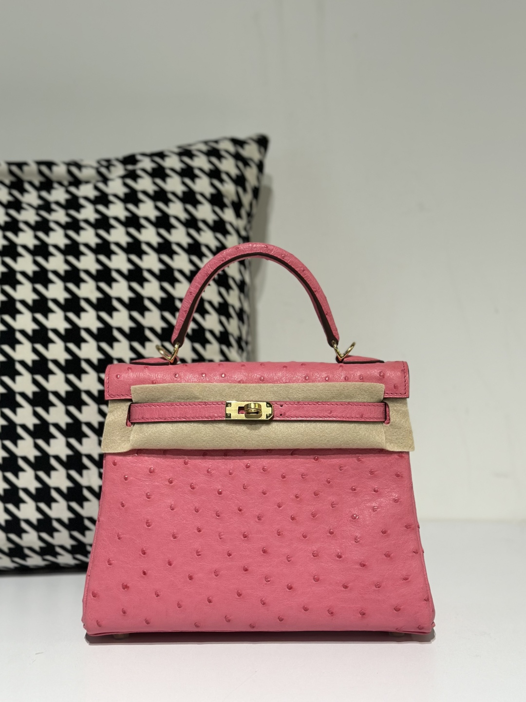 Ostrich Leather Bubble Pink 25cm Gold Hardware Top Handle Bag WOB032
