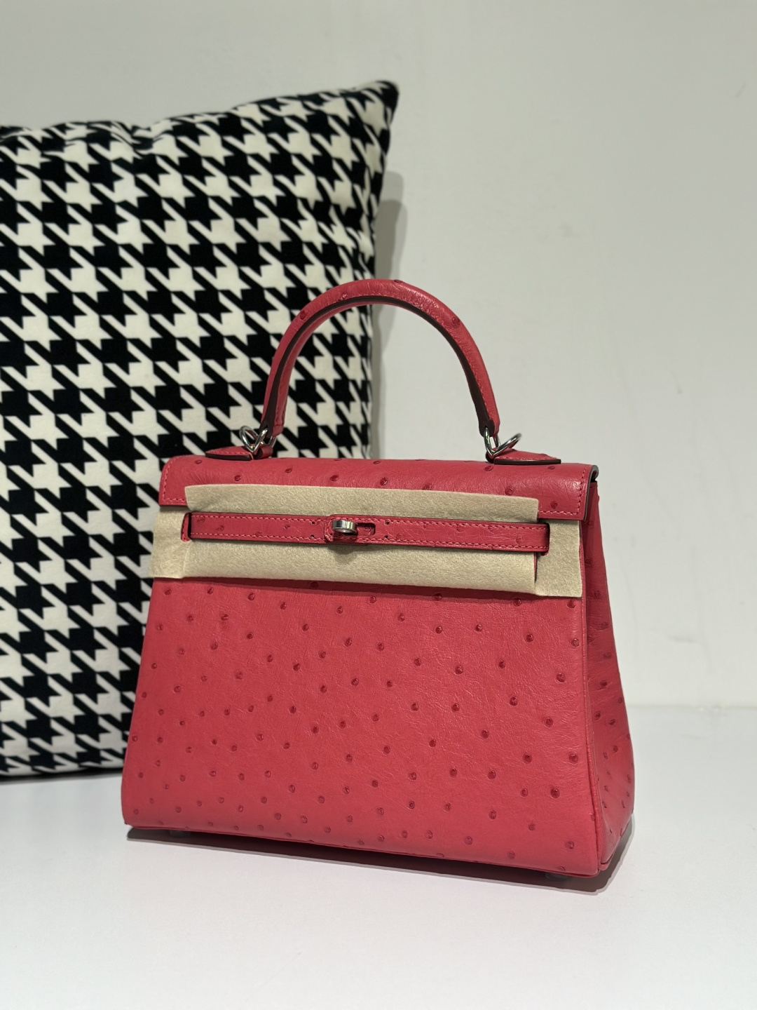 Ostrich Leather Candy Pink 25cm Silver Hardware Top Handle Bag WOB035 photo 2