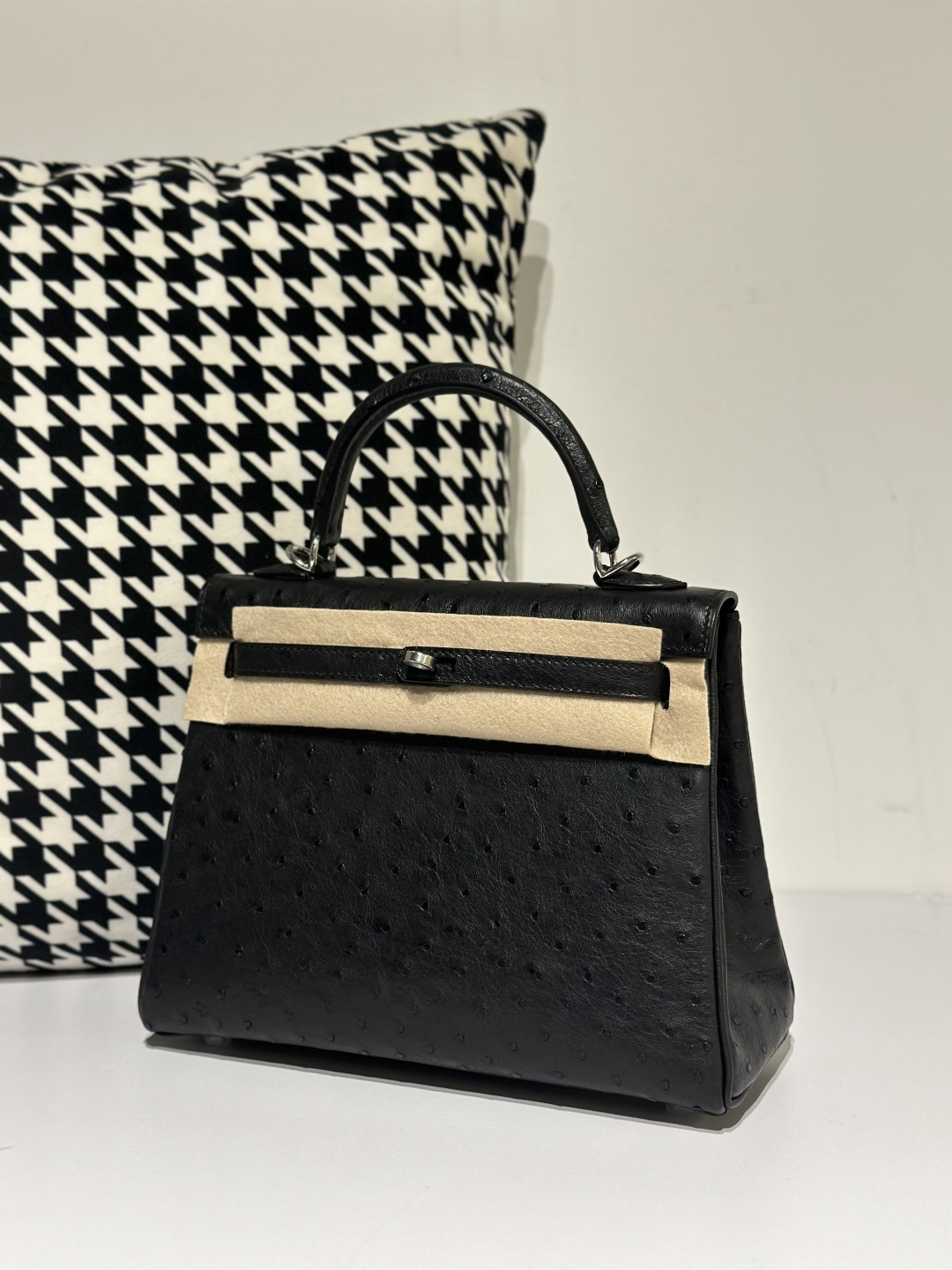 Ostrich Leather Black 25cm Silver Hardware Top Handle Bag WOB037 photo 2