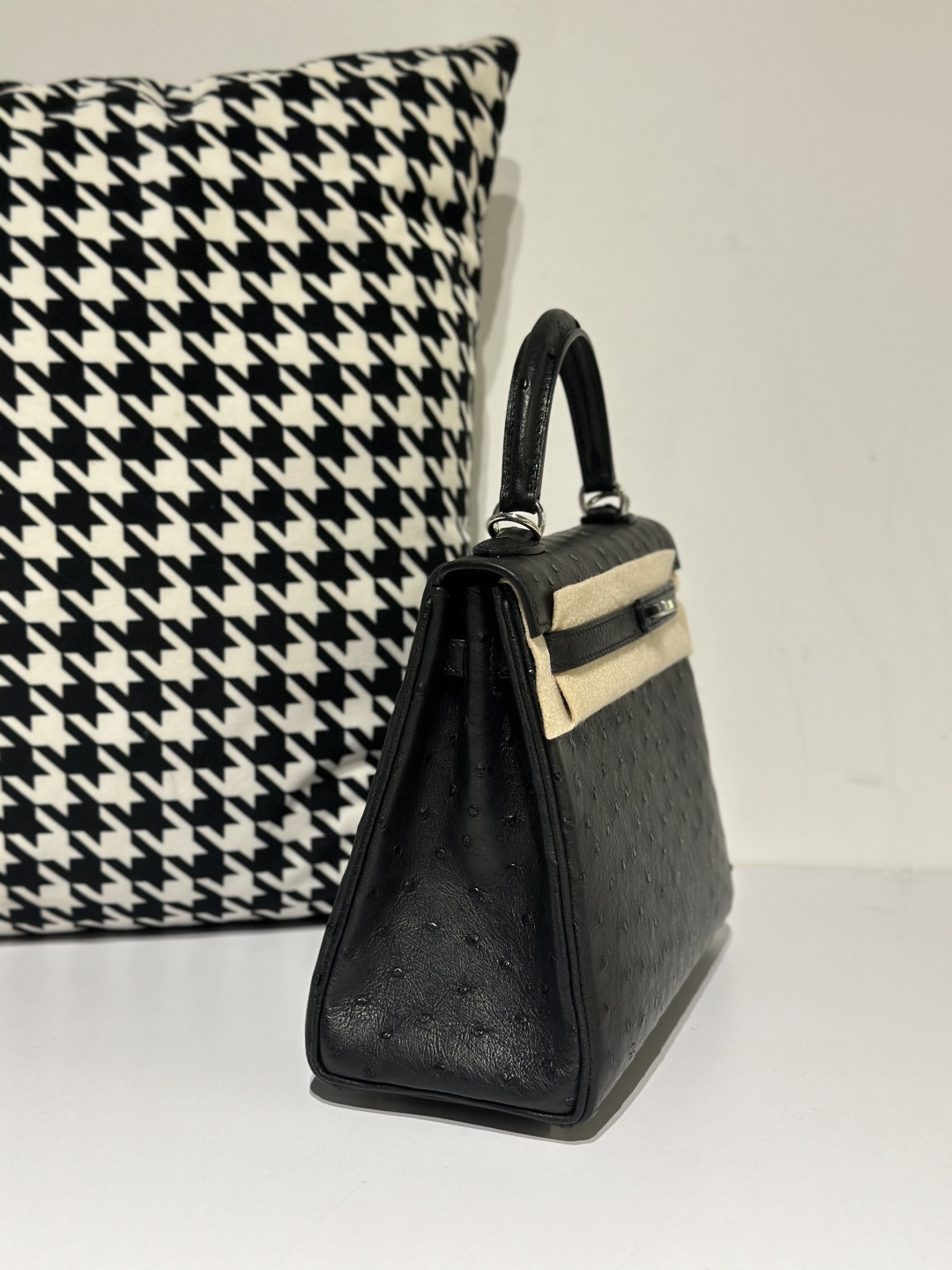 Ostrich Leather Black 25cm Silver Hardware Top Handle Bag WOB037 photo 5