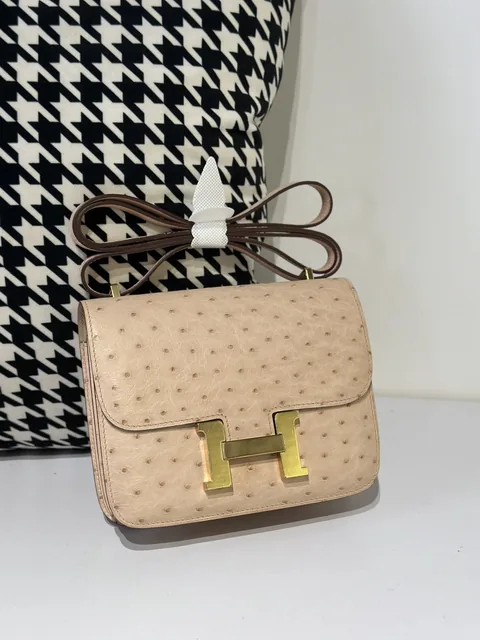 Ostrich Leather Rose Pink 18cm Gold Hardware Flap Shoulder Bag WOB074