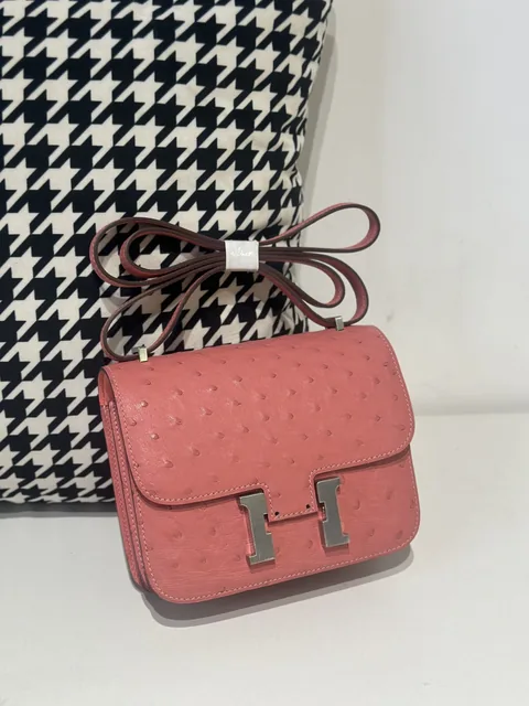 Ostrich Leather Ceramic Pink 18cm Silver Hardware Flap Shoulder Bag WOB076