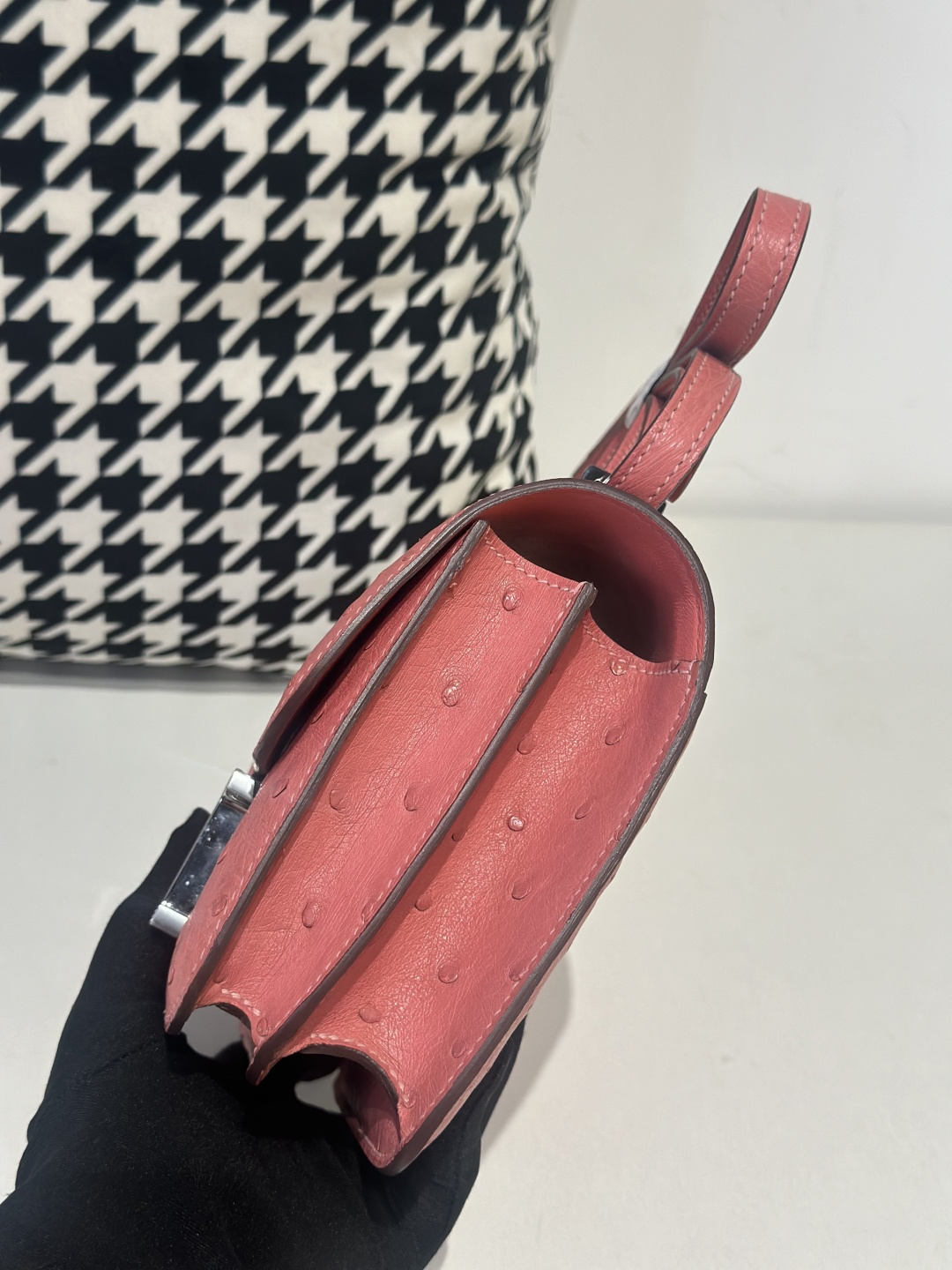 Ostrich Leather Ceramic Pink 18cm Silver Hardware Flap Shoulder Bag WOB076 image 4
