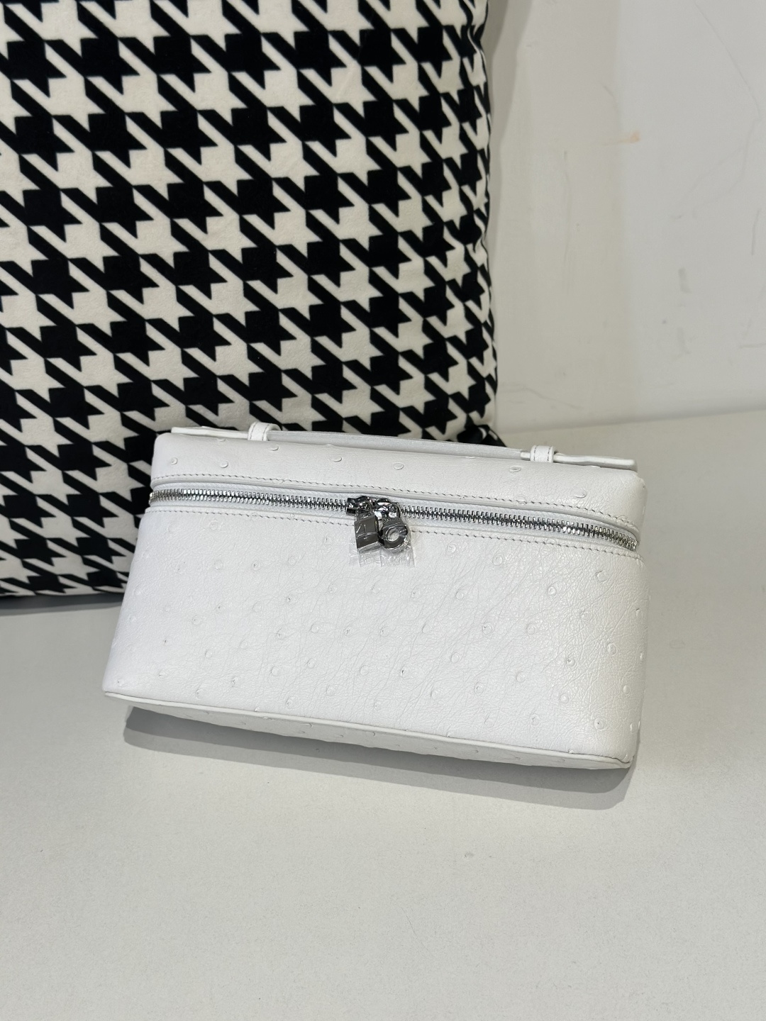 Ostrich Leather White 19cm Silver Hardware Top Handle Bag WOB084 photo 2
