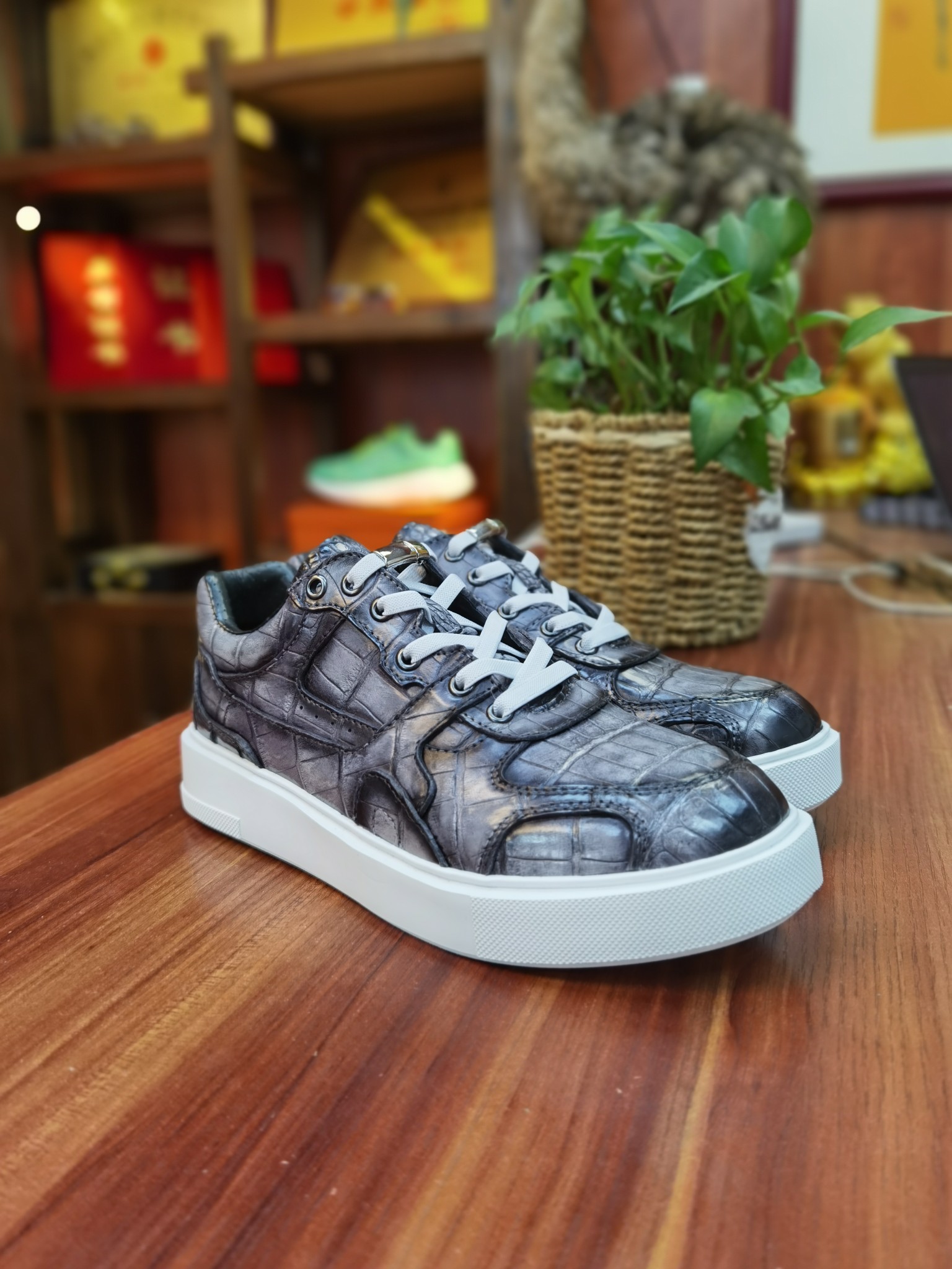 Alligator Leather XL Sole Washed Breathable Low-Top Sneakers FAS001
