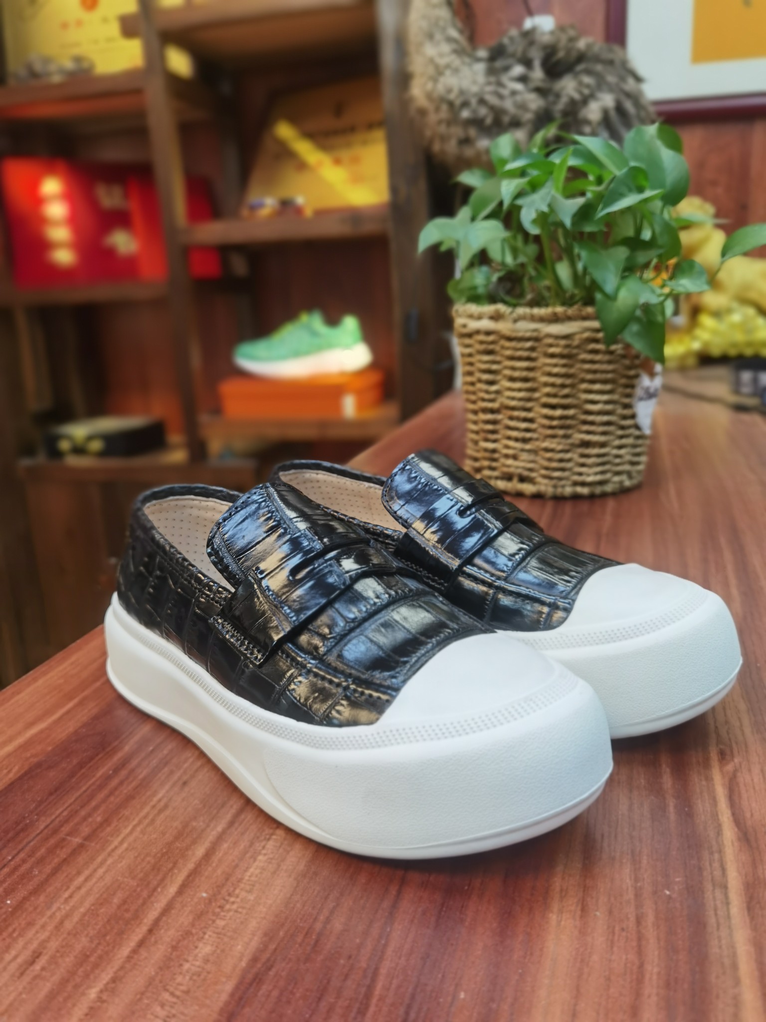Crocodile Leather Lightweight Breathable Slip-On Sneakers FCB001