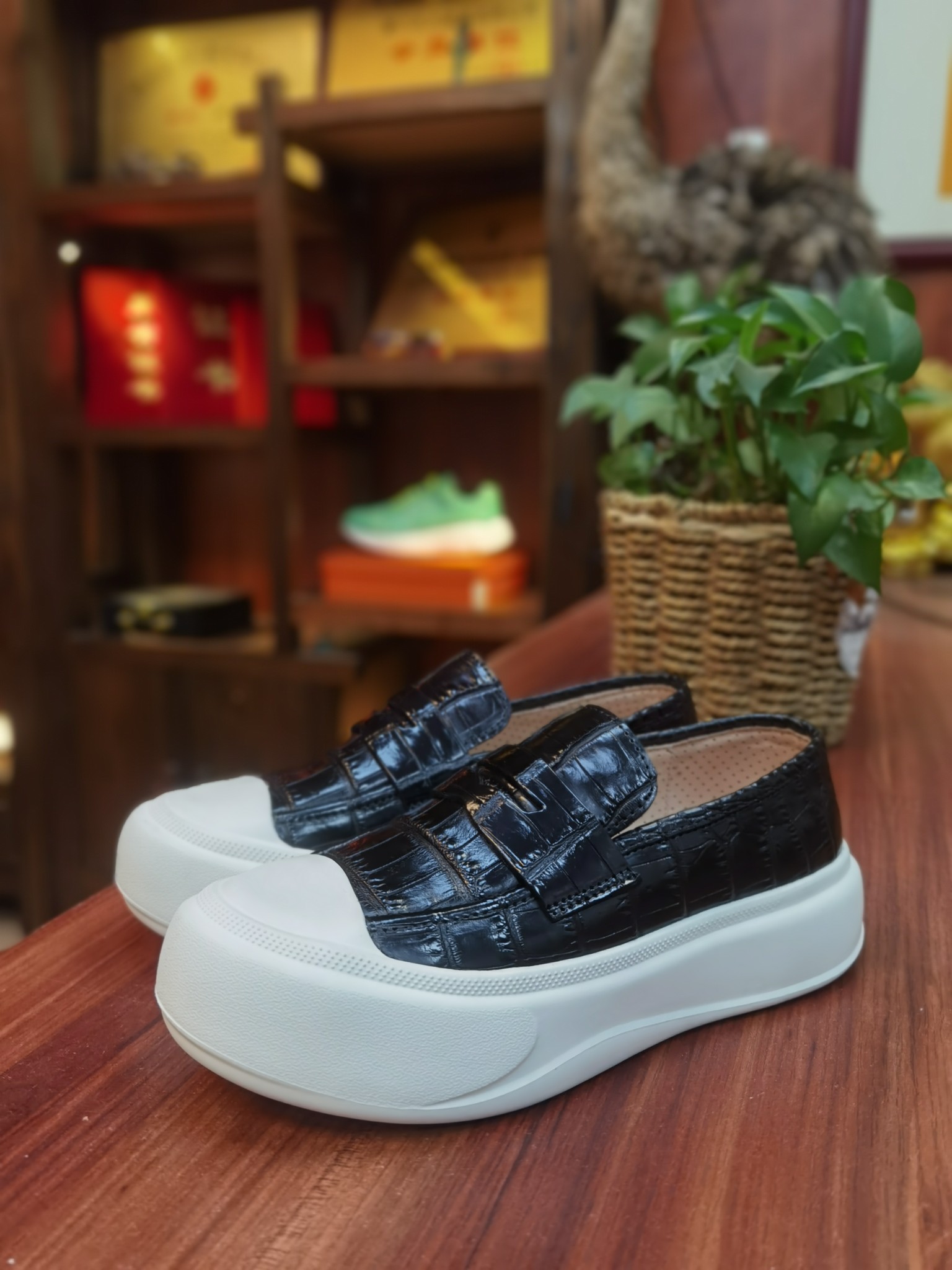 Crocodile Leather Lightweight Breathable Slip-On Sneakers FCB001 photo 3