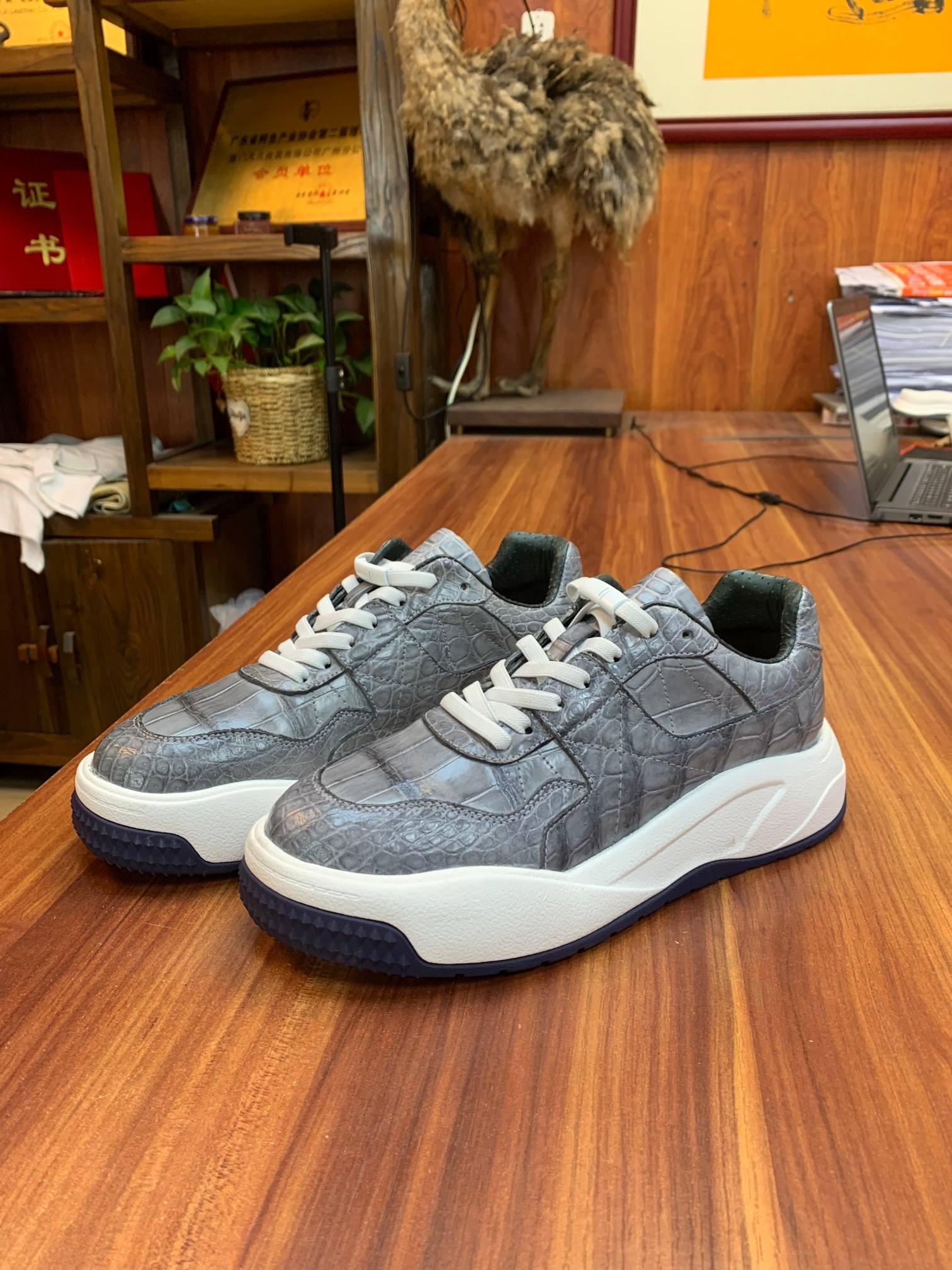Crocodile Leather Hand-Finished Low-Top Sneakers FCS003