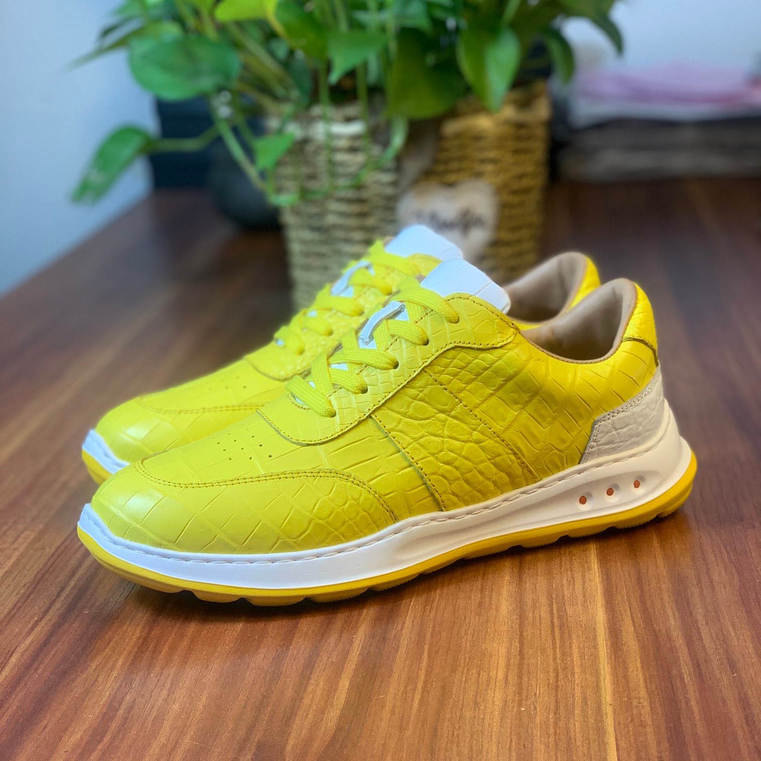Crocodile Leather Yellow Belly Cut Water-Dyed EVA Running Shoes FCS007 photo 3