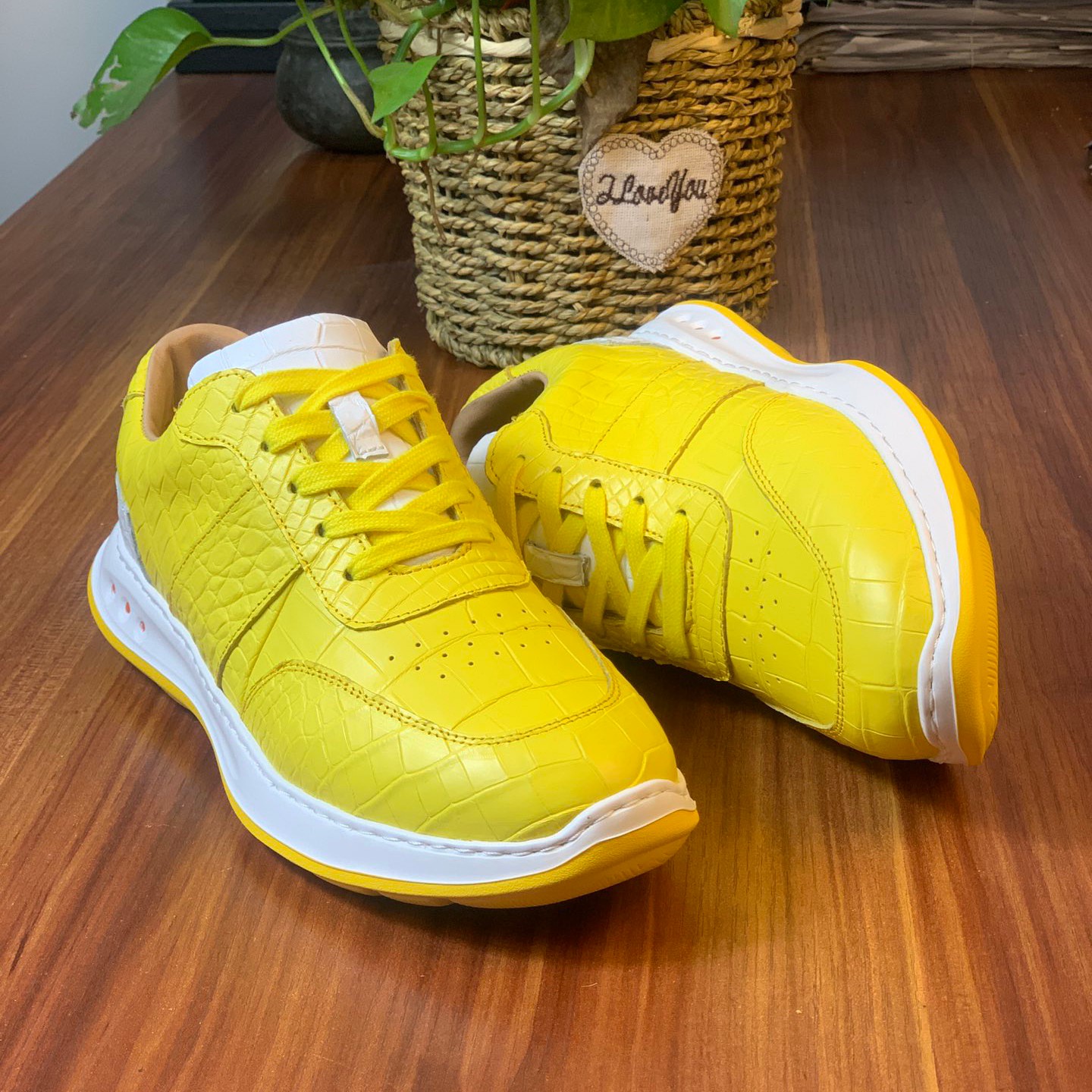 Crocodile Leather Yellow Belly Cut Water-Dyed EVA Running Shoes FCS007 photo 4
