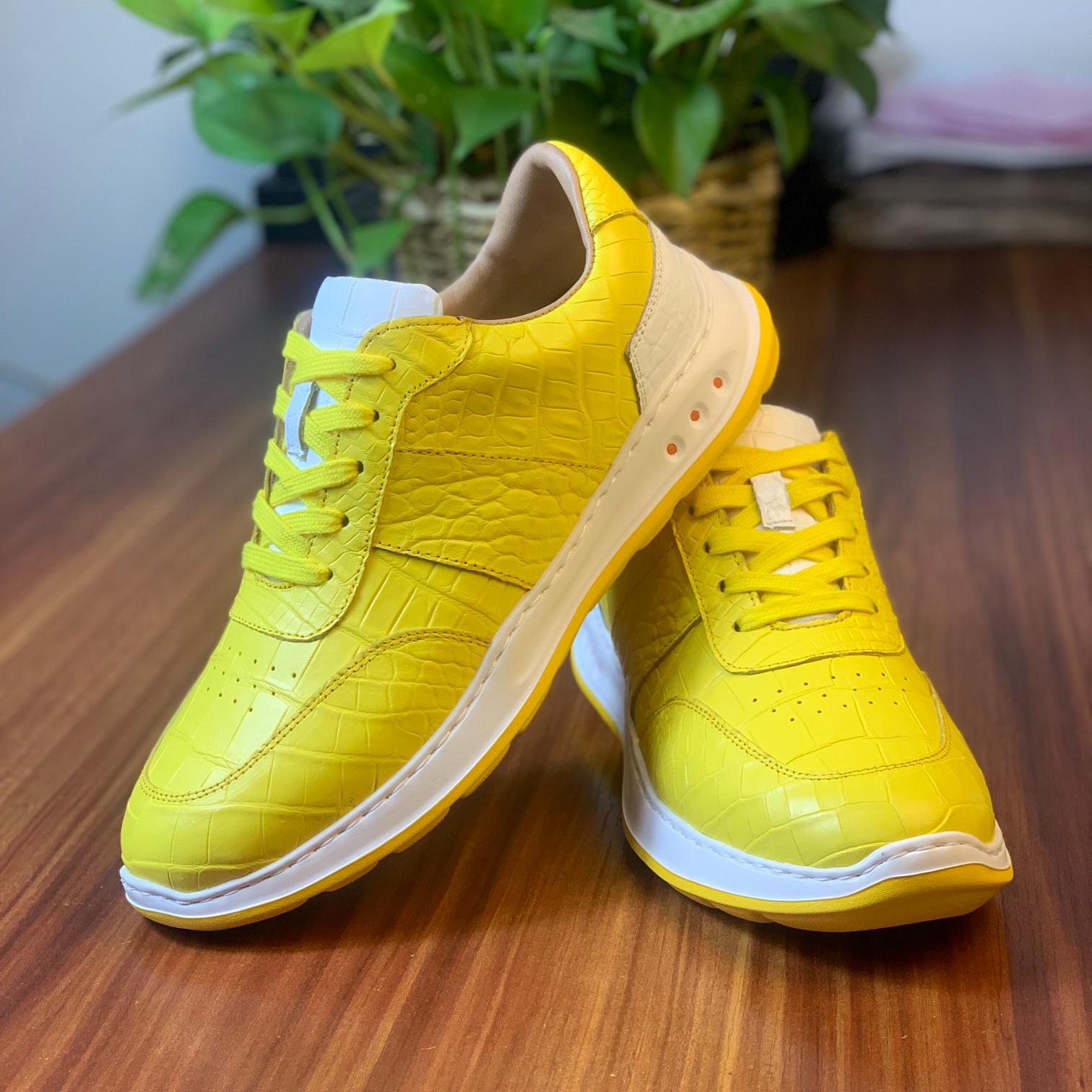 Crocodile Leather Yellow Belly Cut Water-Dyed EVA Running Shoes FCS007 photo 5