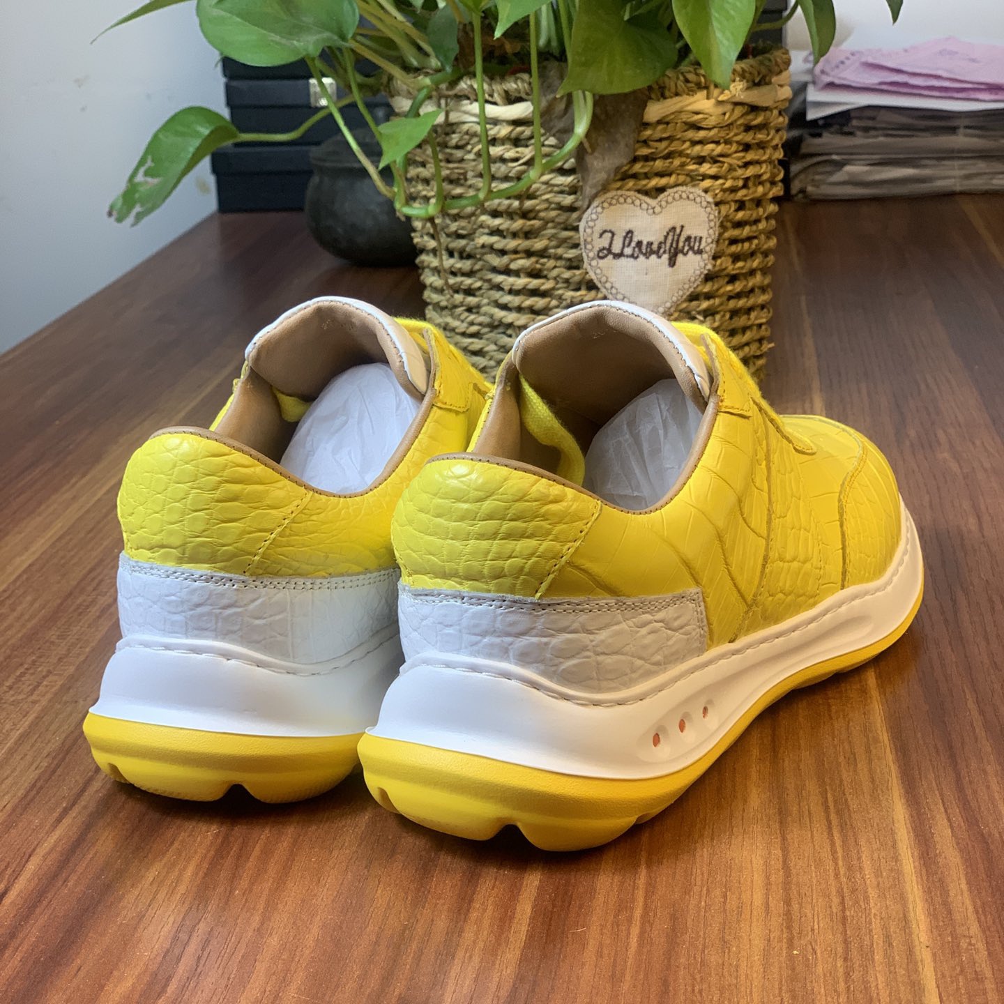 Crocodile Leather Yellow Belly Cut Water-Dyed EVA Running Shoes FCS007 photo 6