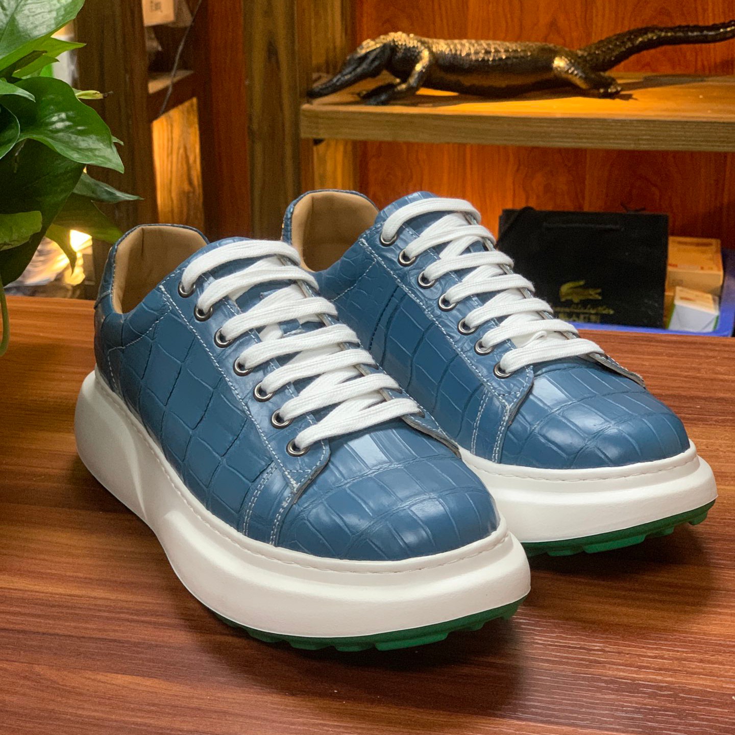 Crocodile Leather Belly Cut Lightweight EVA Sole Low-Top Sneakers FCS010