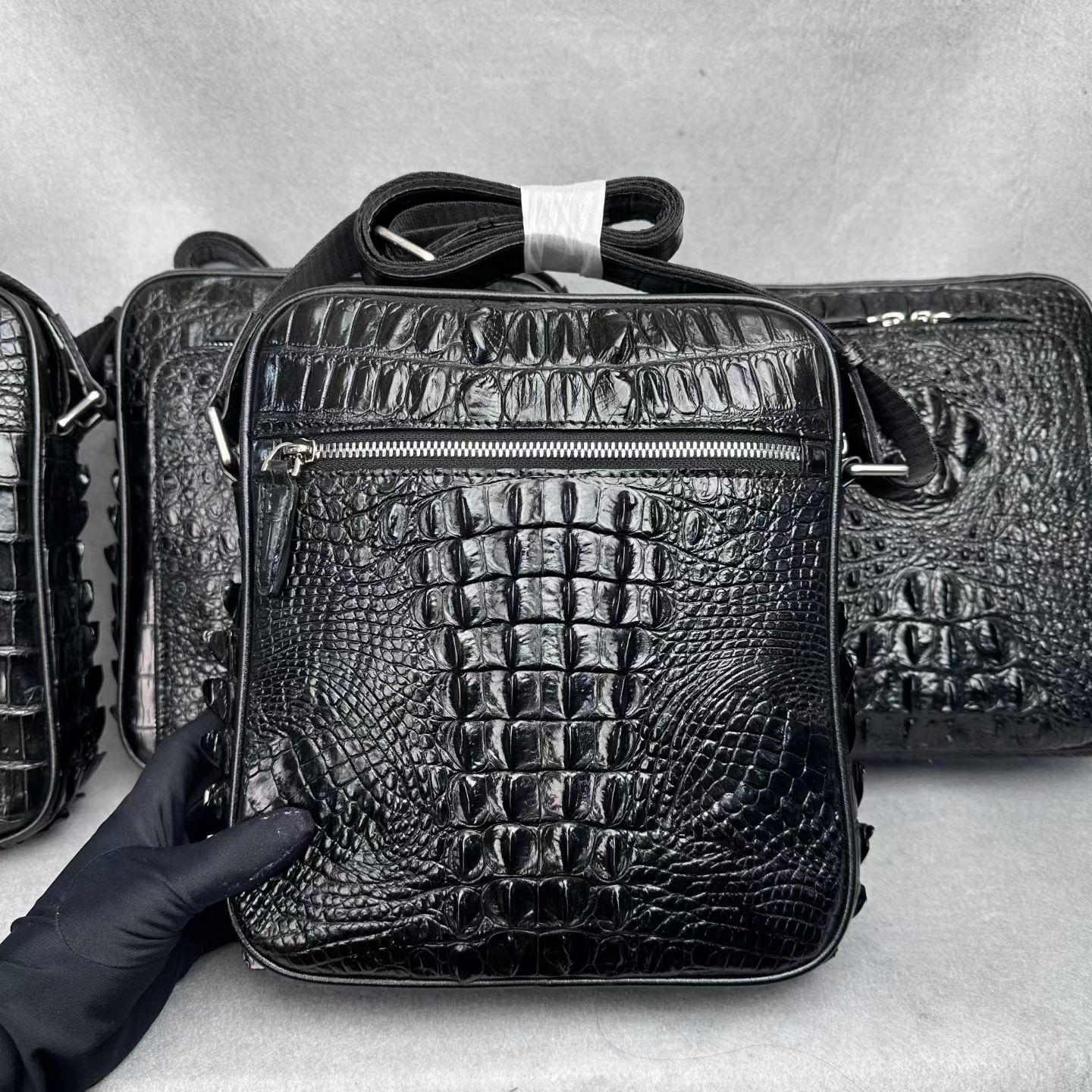 Crocodile Leather Men's Hornback Water-Dyed 23 x 25 x 9cm Crossbody Bag HCB001 photo 2