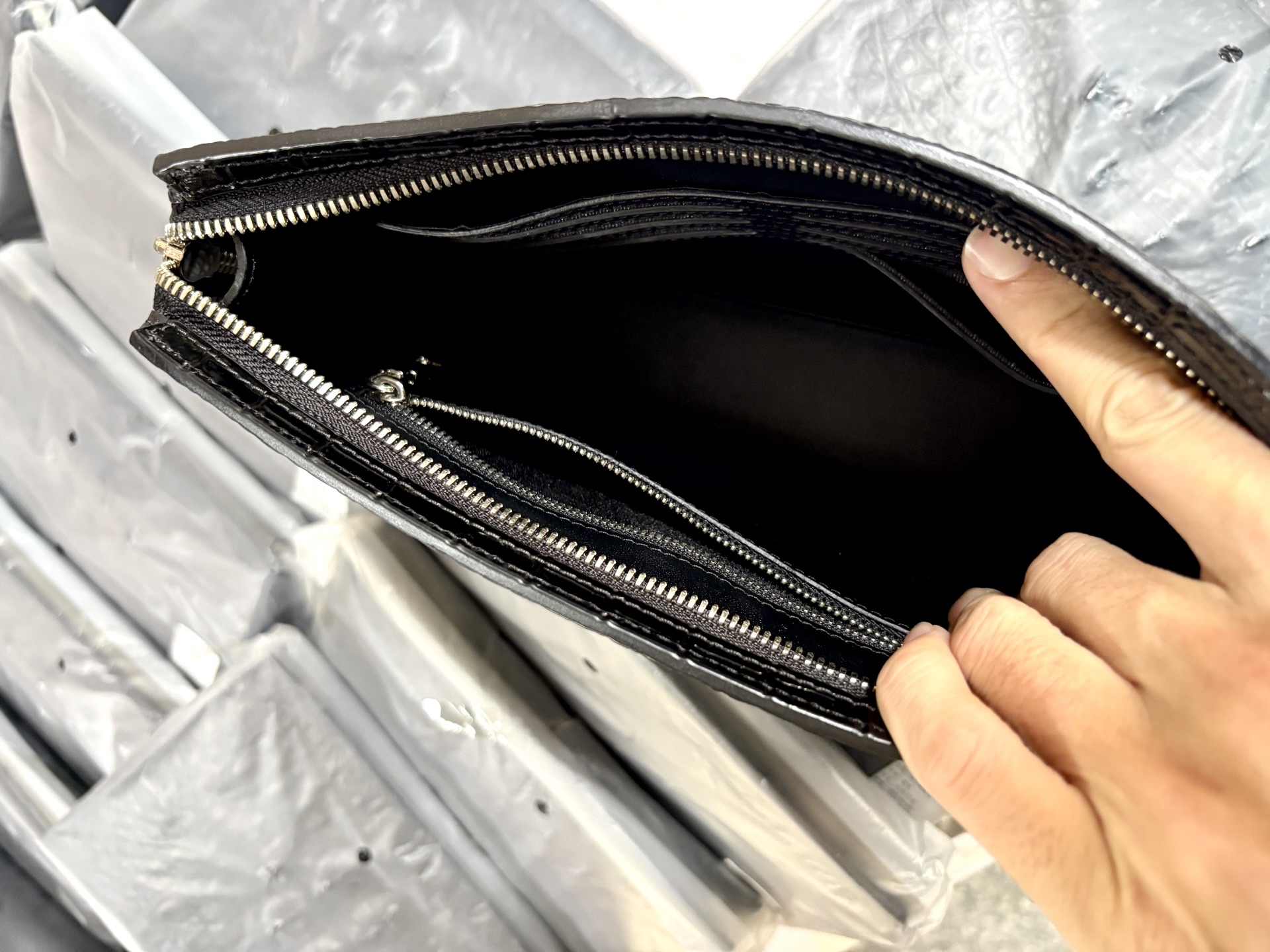 Crocodile Leather Full-Skin Head Cut Clutch Bag HCB004 image 4