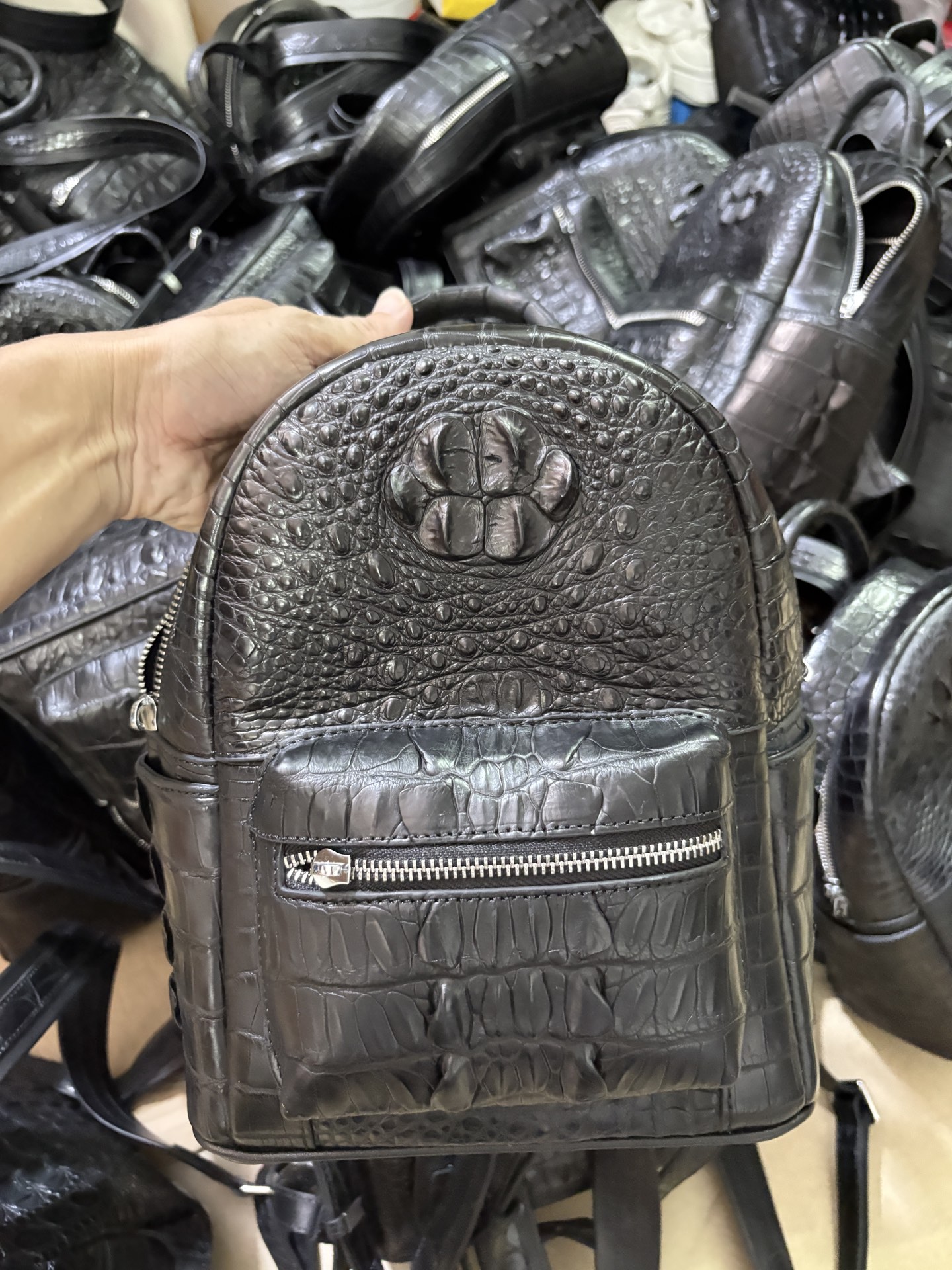 Crocodile Leather Women's Hornback 30 x 26 x 17cm Backpack HCB005 photo 3