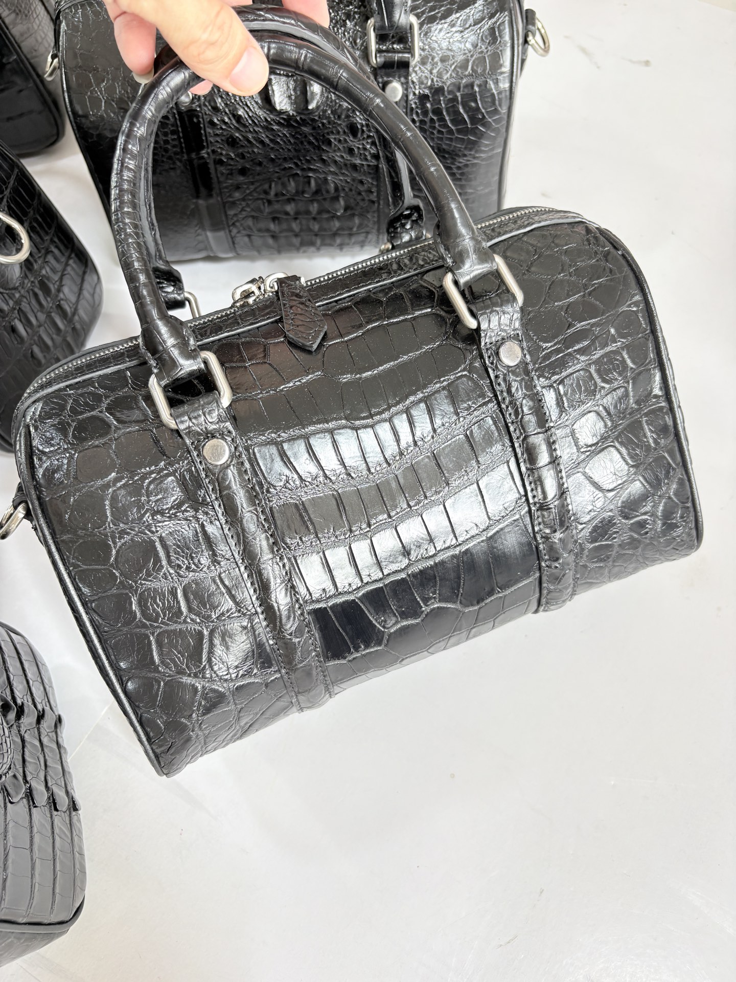 Crocodile Leather Women's Black 27 x 18 x 15cm Belly and Hornback Boston Bag HCB011