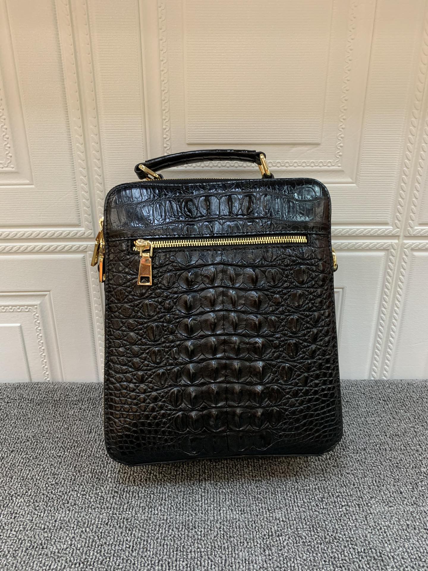 Crocodile Leather Men's Black Hornback Sling Backpack HCB012 photo 3