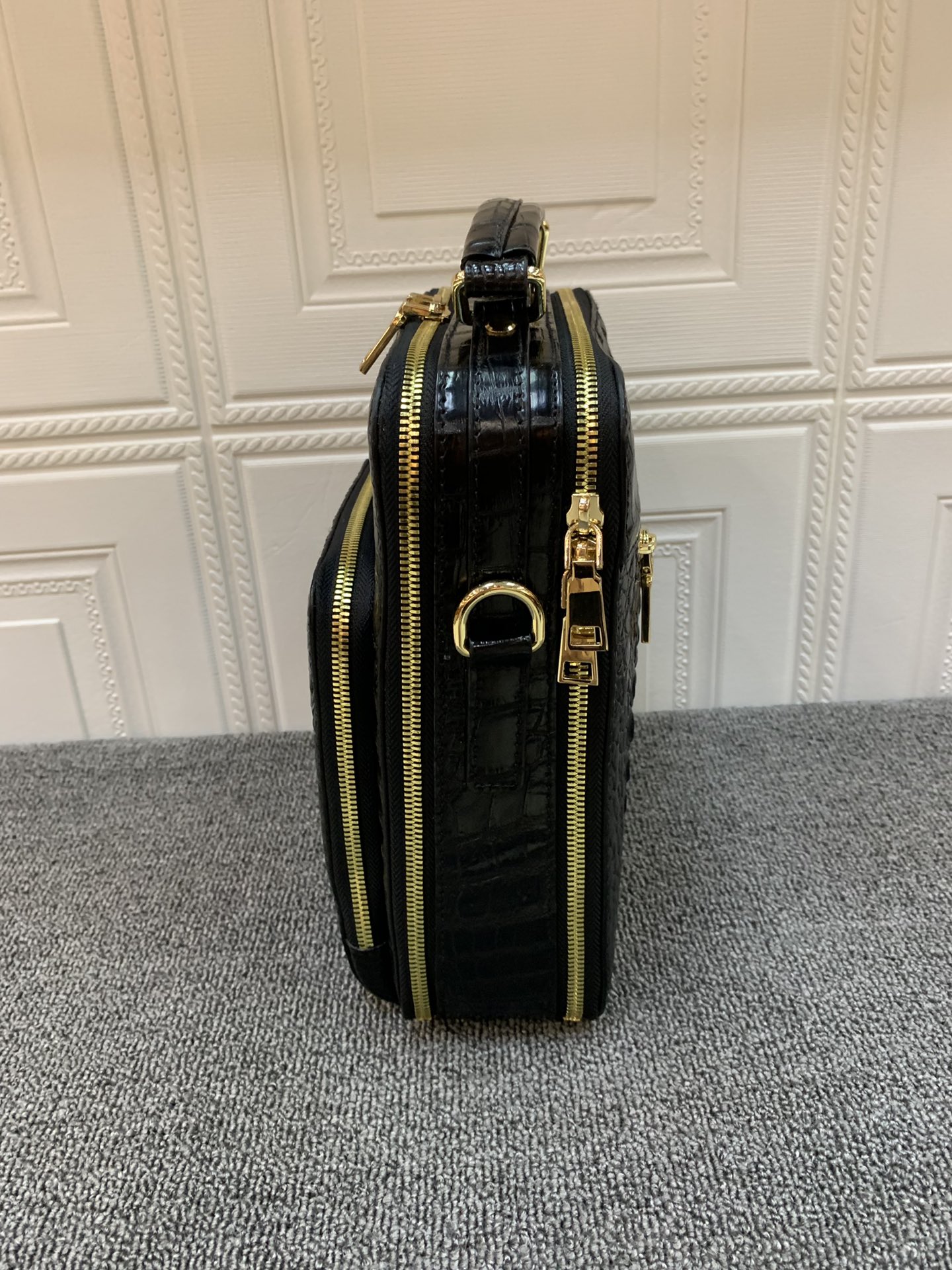 Crocodile Leather Men's Black Hornback Sling Backpack HCB012 photo 4