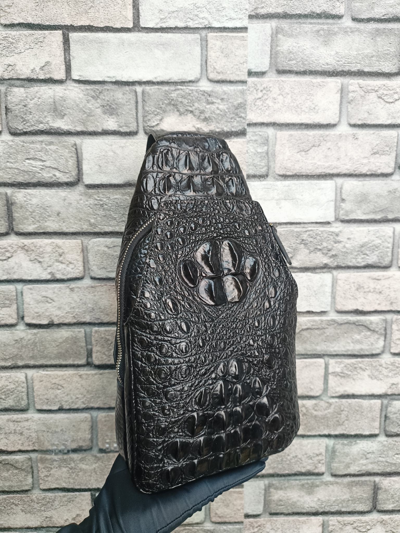 Crocodile Leather Men's Water-Dyed Chest Bag HCB025 photo 2
