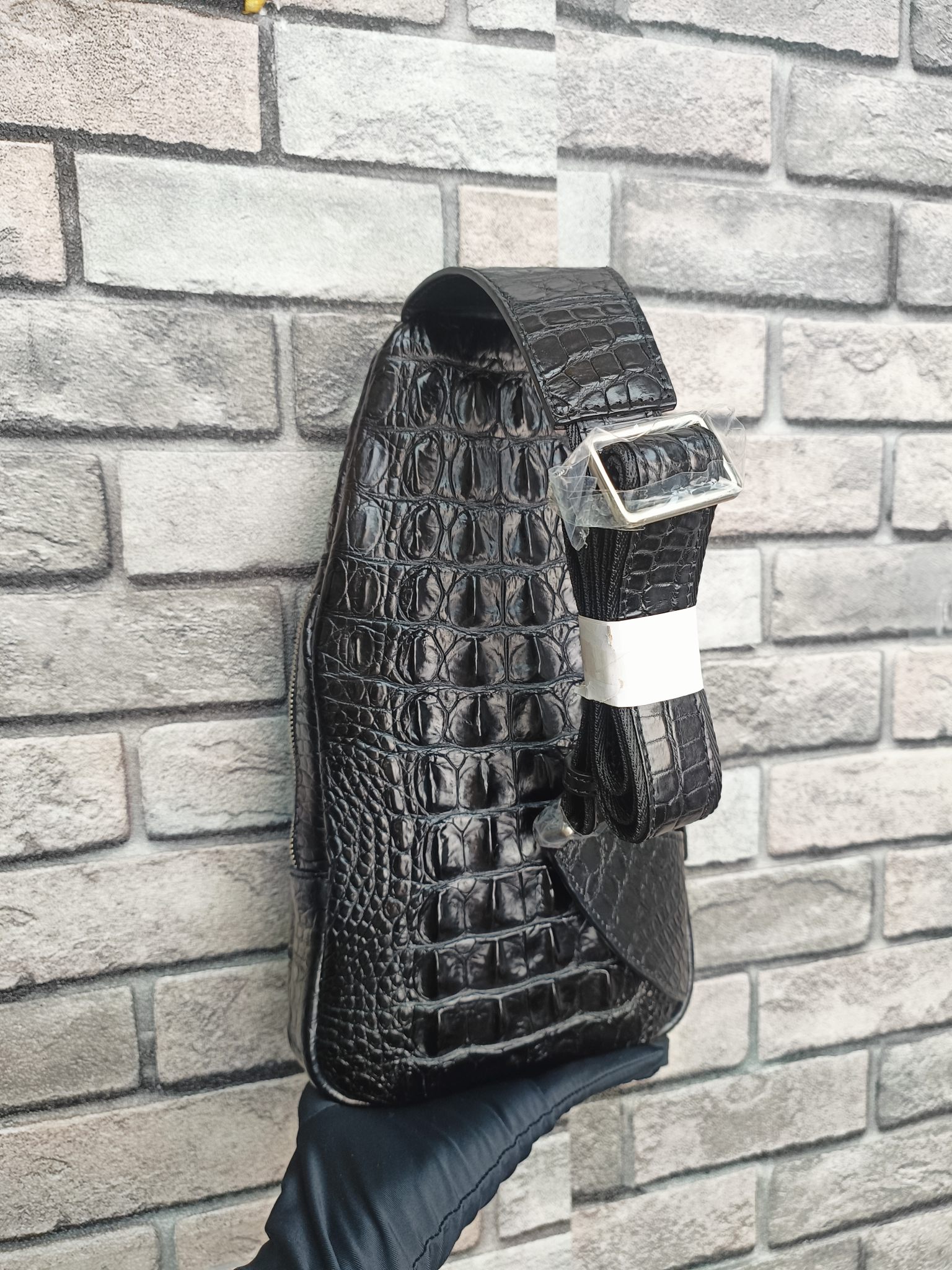Crocodile Leather Men's Water-Dyed Chest Bag HCB025 photo 4