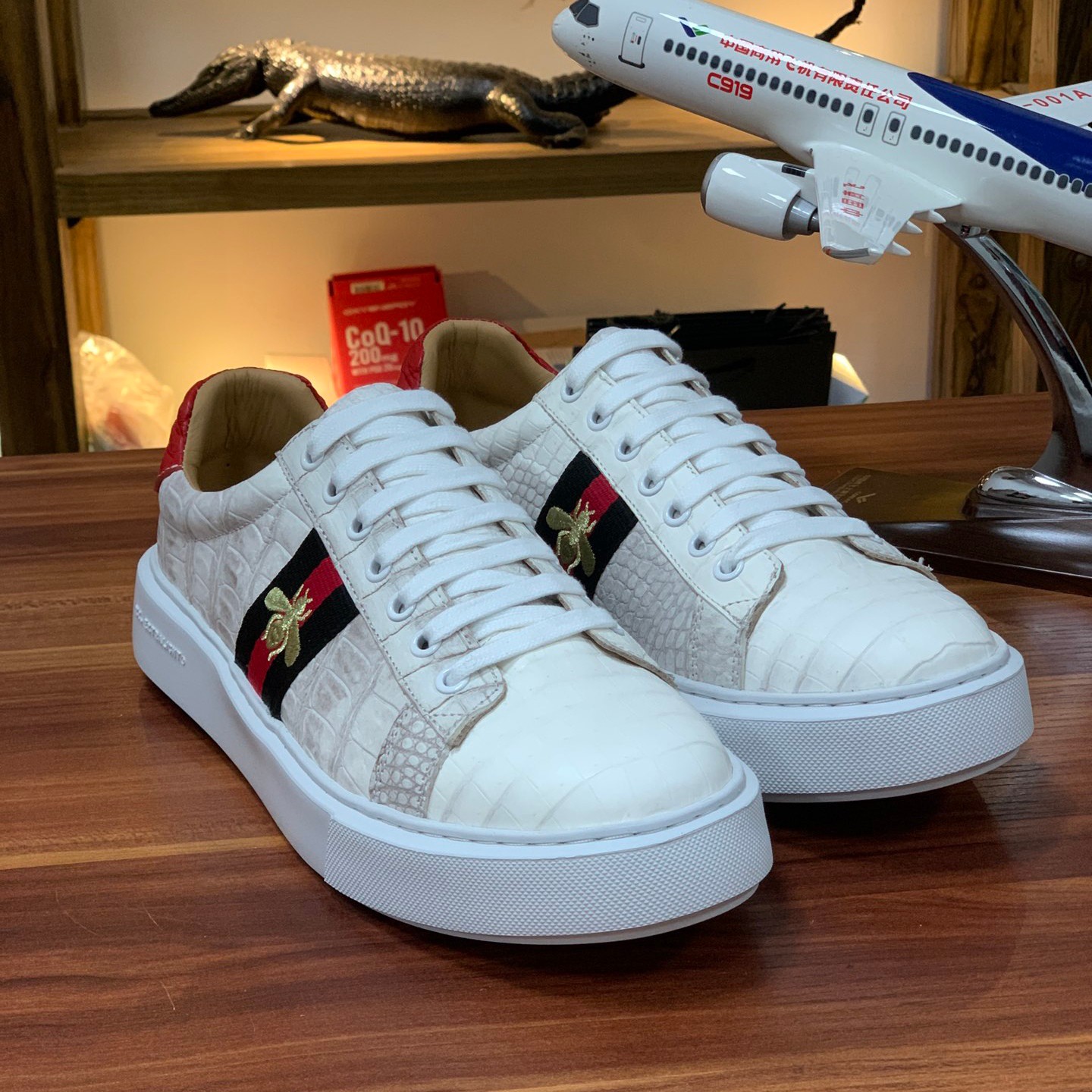 Crocodile Leather Himalayan XL Sole Lightweight Low-Top Sneakers F036