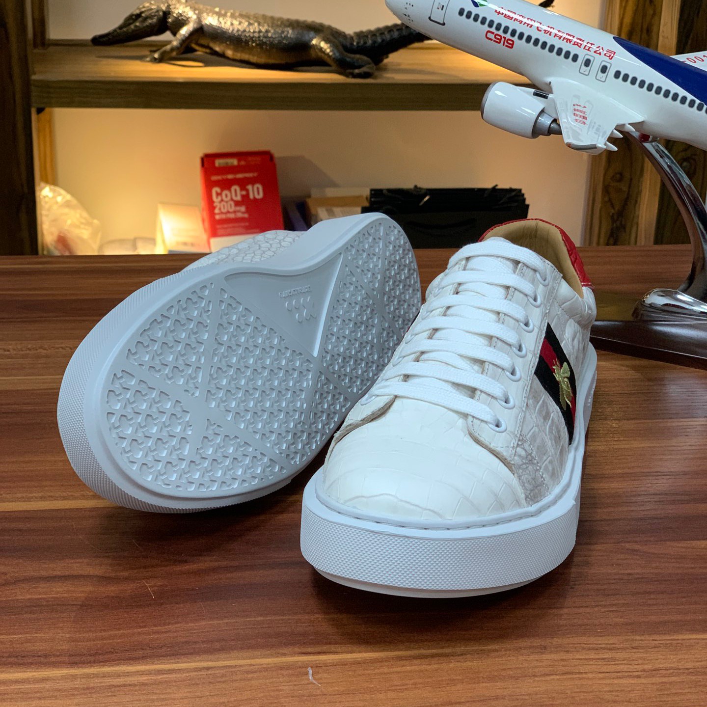 Crocodile Leather Himalayan XL Sole Lightweight Low-Top Sneakers F036