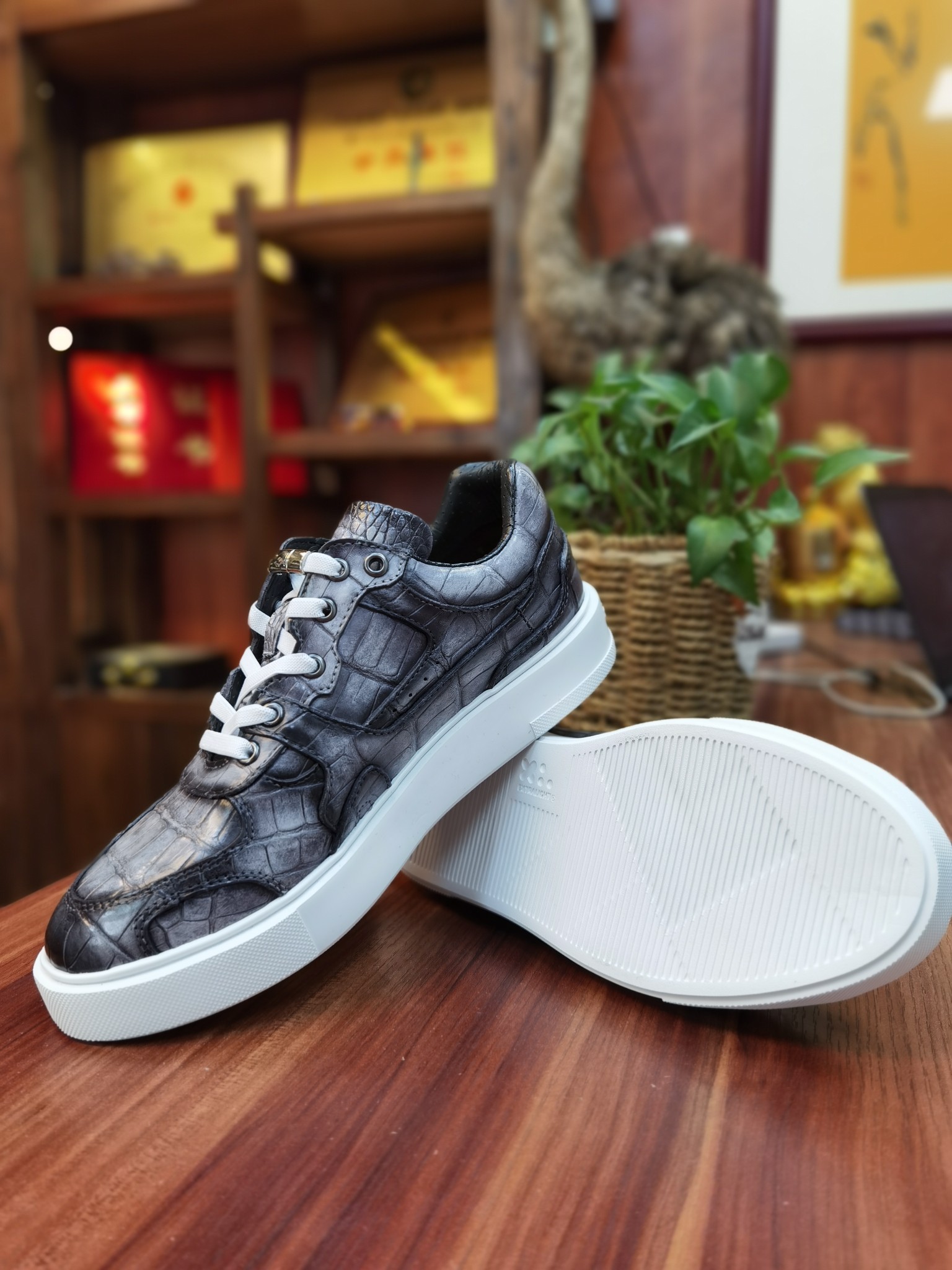 Alligator Leather XL Sole Washed Breathable Low-Top Sneakers F090 photo 3