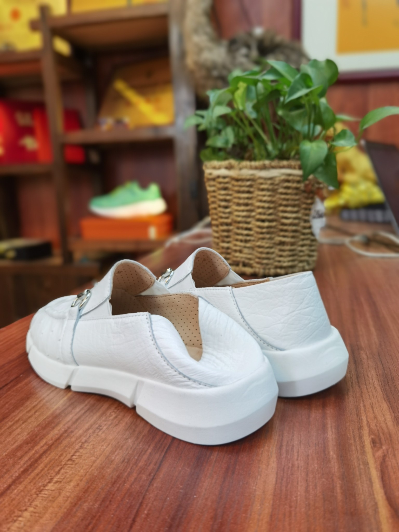 Ostrich Leather Women's Convertible Heel Breathable Slip-On Sneakers F092