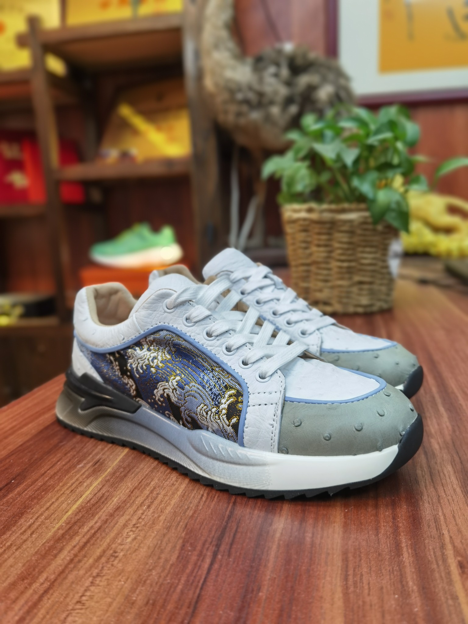 Ostrich Leather Men's Ukiyo-e Print Breathable Retro Running Shoes FOS031