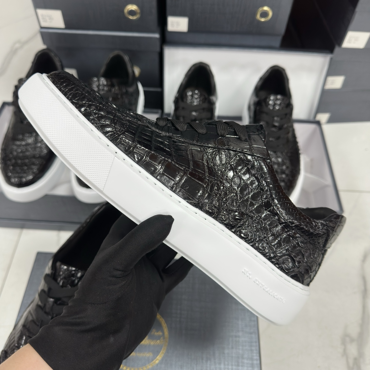Crocodile Leather Black Full-Skin XL Sole Low-Top Sneakers HCS002 image 4