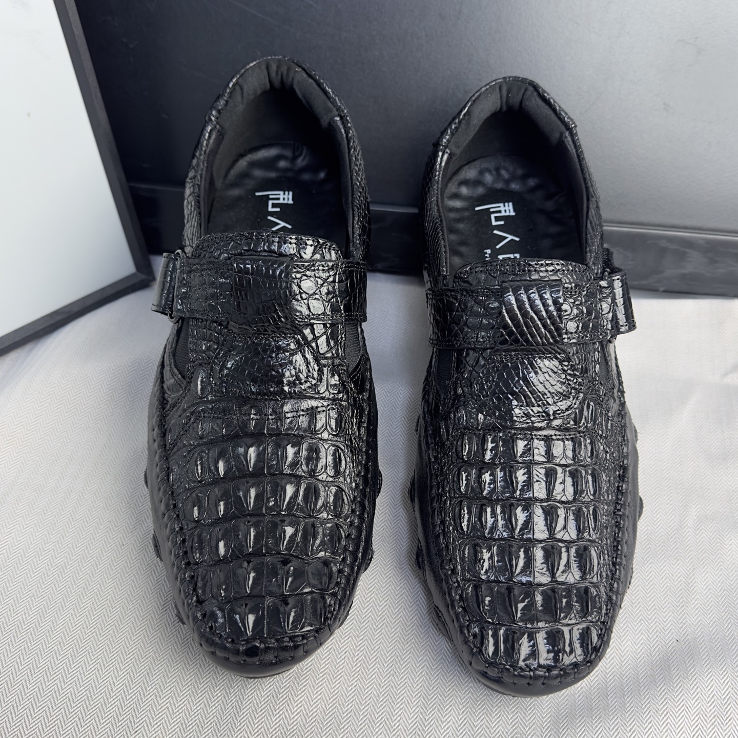 Crocodile Leather Black Hornback Hook-and-Loop Walking Shoes HCS003 photo 2