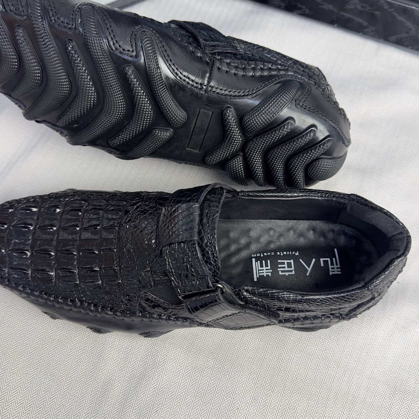 Crocodile Leather Black Hornback Hook-and-Loop Walking Shoes HCS003 photo 3