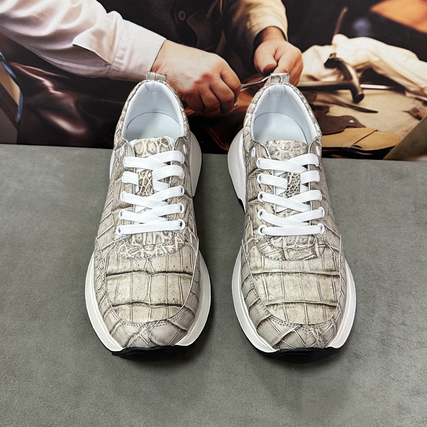 Crocodile Leather Silver Gray Low-Top Sneakers HCS010