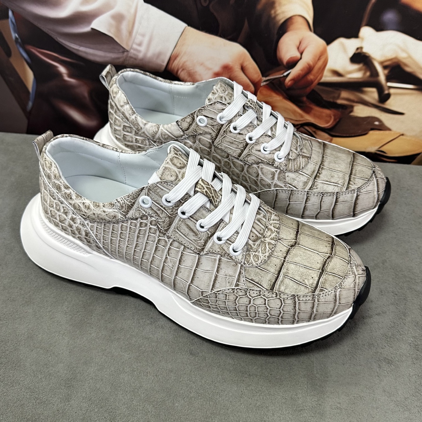 Crocodile Leather Silver Gray Low-Top Sneakers HCS010 image 2