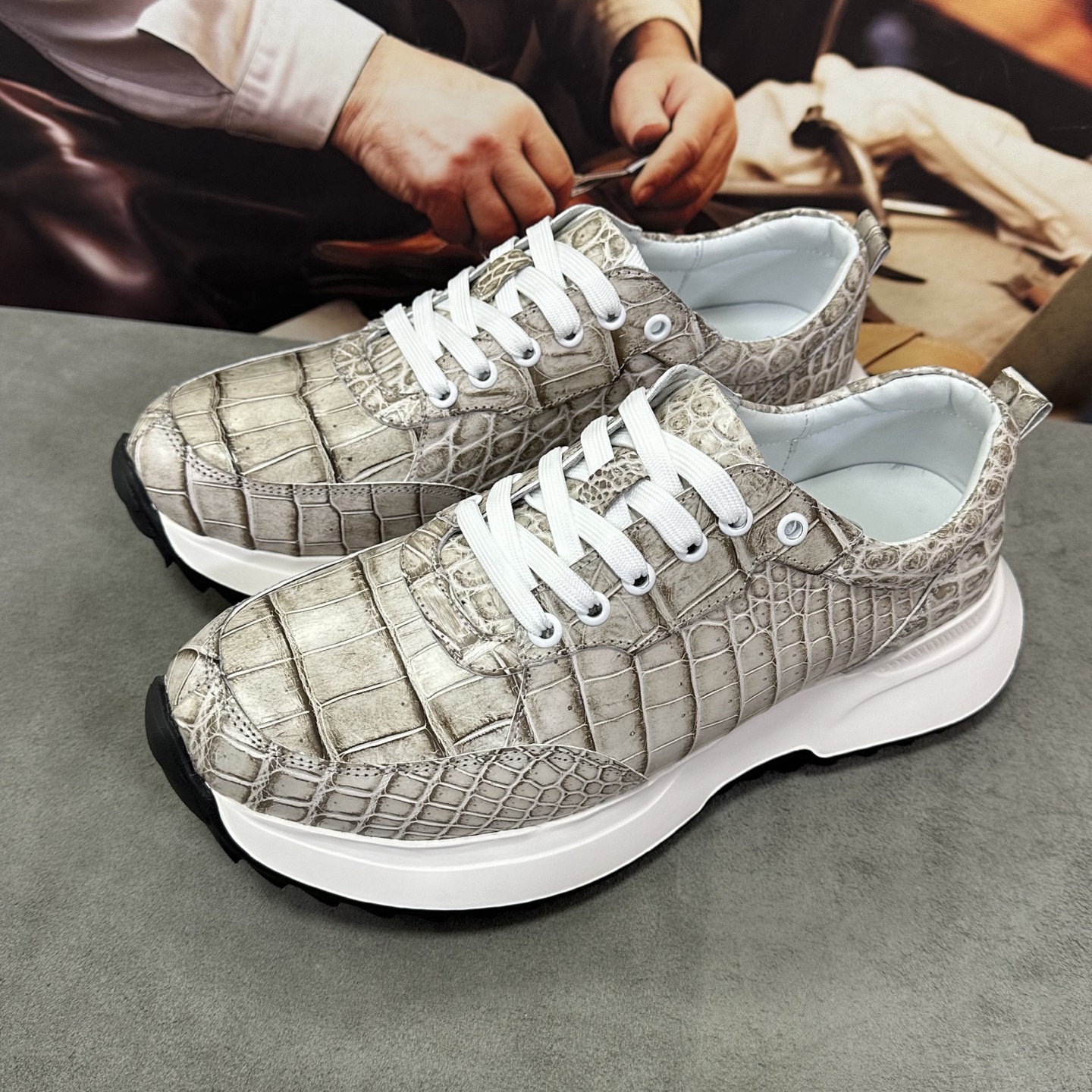 Crocodile Leather Silver Gray Low-Top Sneakers HCS010 image 3