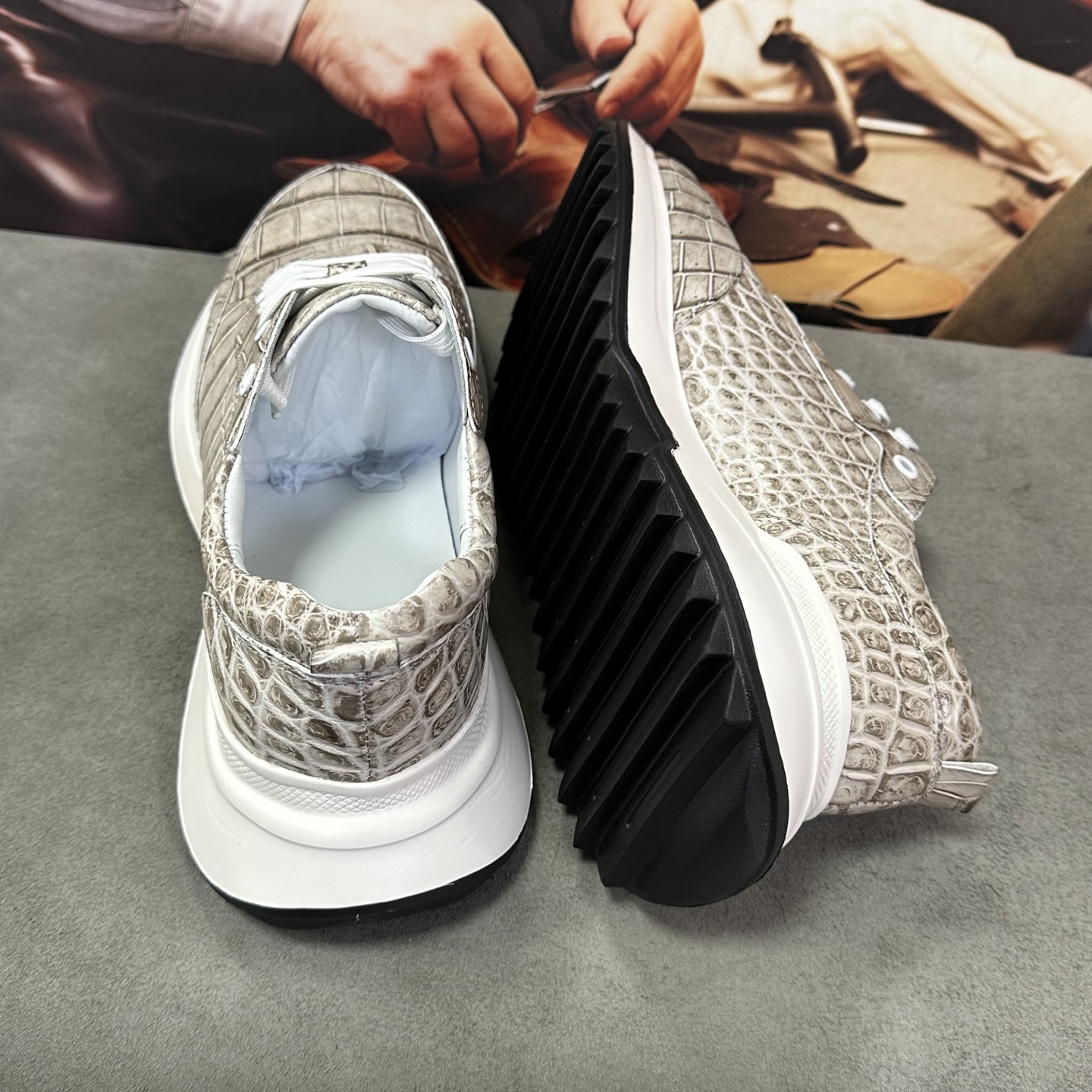 Crocodile Leather Silver Gray Low-Top Sneakers HCS010 image 4