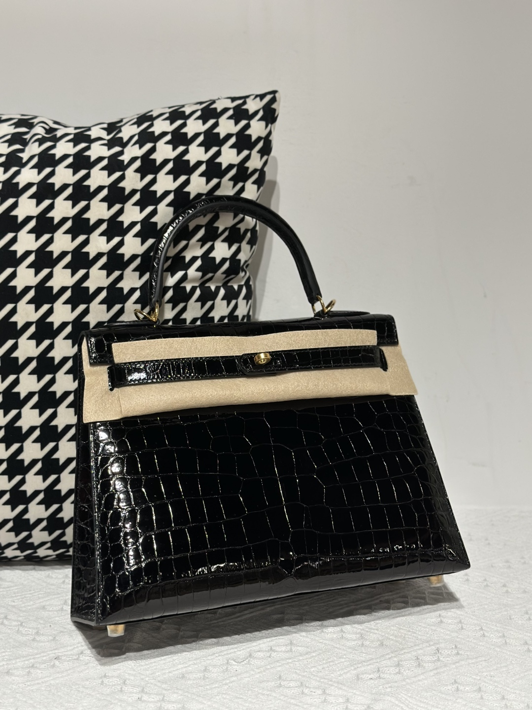 Crocodile Leather Black 28cm Glossy Gold Hardware Top Handle Bag WCB011